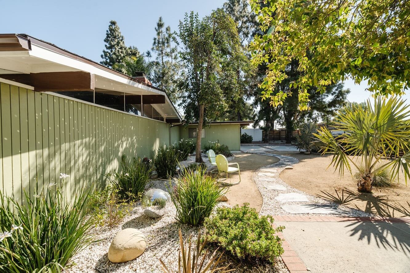 Just listed! 🪩🪩🪩

This MCM gem in Northridge is simply glowing with period details and charm! A time-tested layout and a sparkling pool on a sprawling lot make this standout home a truly transportive experience. Quintessential midcentury moments a