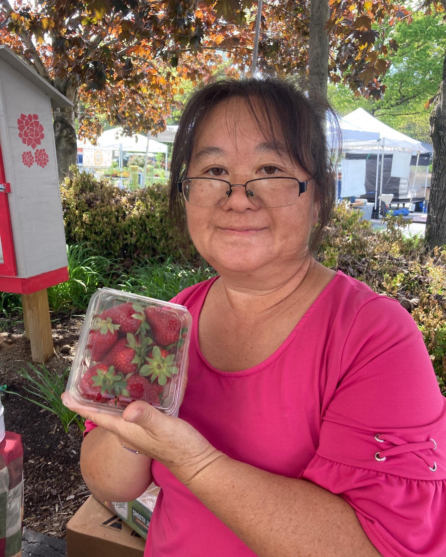 🍓 It&rsquo;s Wednesday which means we&rsquo;re two days away from the Friday market! We&rsquo;re so excited for the start of the berry season. Come by and see us from 3-6PM on Friday at 954 Tunnel Road 😎