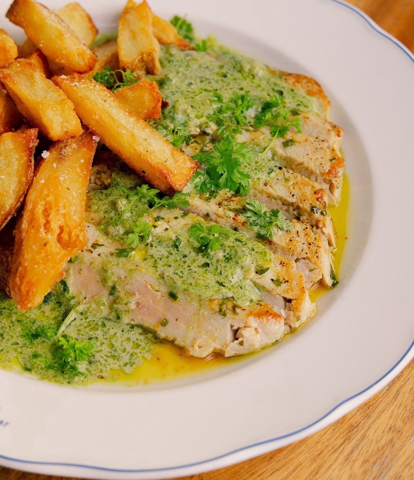 Just a little highlight on a new favorite dish I had again last night 💫. We&rsquo;ve been almost a week with a bunch of amazing new menu items at @sullivansfishcamp and this one might be my favorite ❤️ Tuna Frites with hand-cut fries and (absolutely