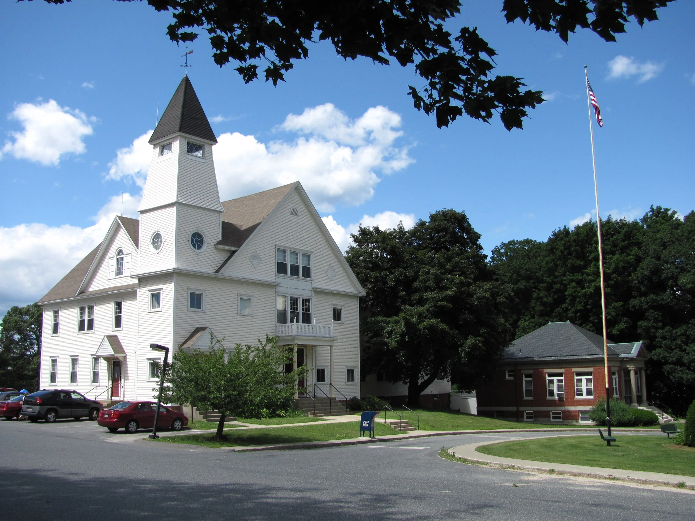 Auburn_Town_Offices_and_Merriam_Library,_Auburn_MA.jpg
