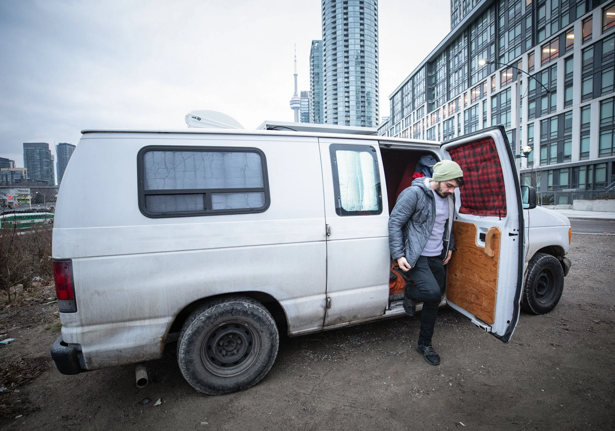  [TORONTO, Ontario]: Max parks on a private lot downtown for free. He hasn’t had trouble staying there overnight but is ready to move at a moment’s notice at any time. He gets up around 7 am each weekday and has coffee in his van before stopping at t