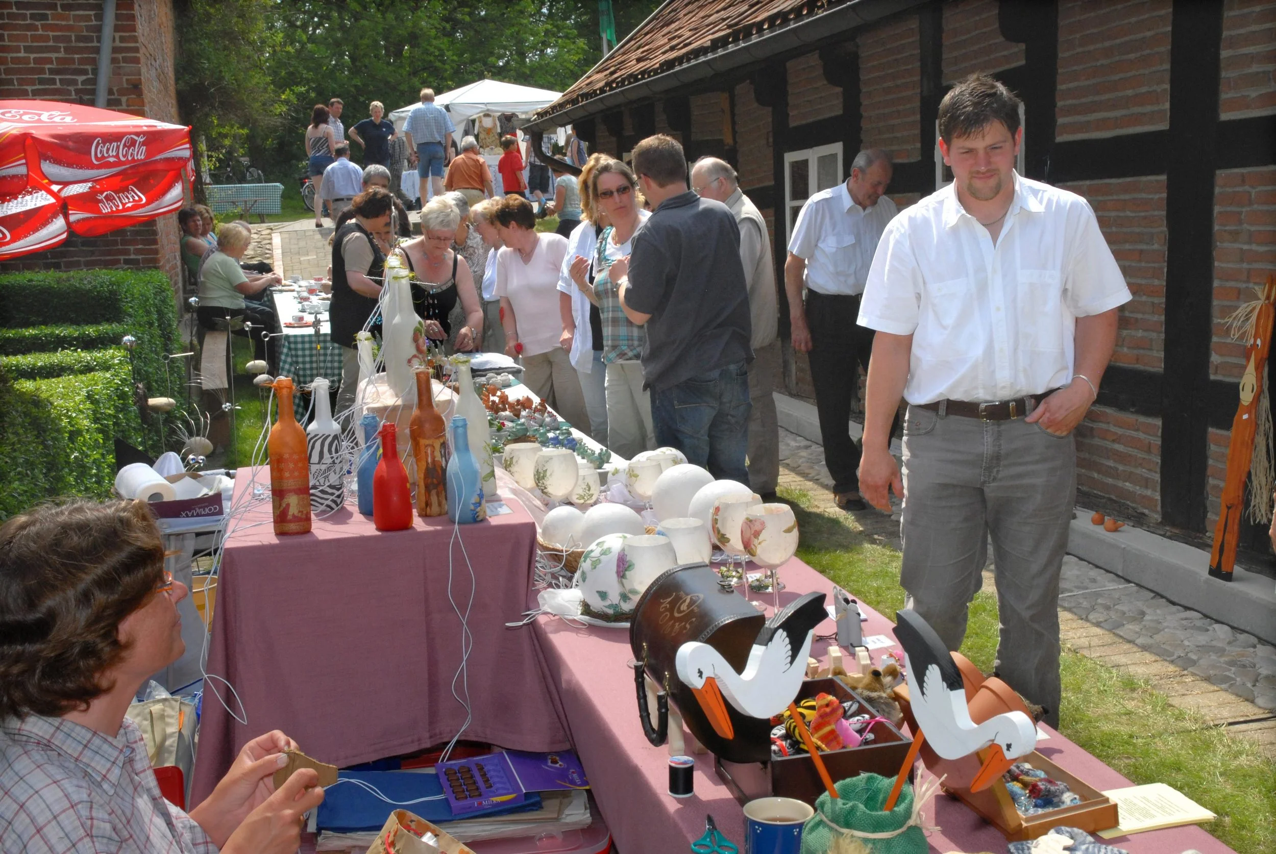 Kunstaussteller präsentierten Ihre waren auf dem Mühlengelände