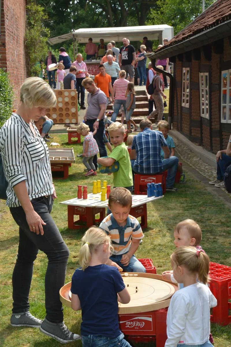 Reichlich Gebrauch machten die Kids von der Spielmöglichkeiten, die die Jugendpflege der Samtgemeinde anbot.