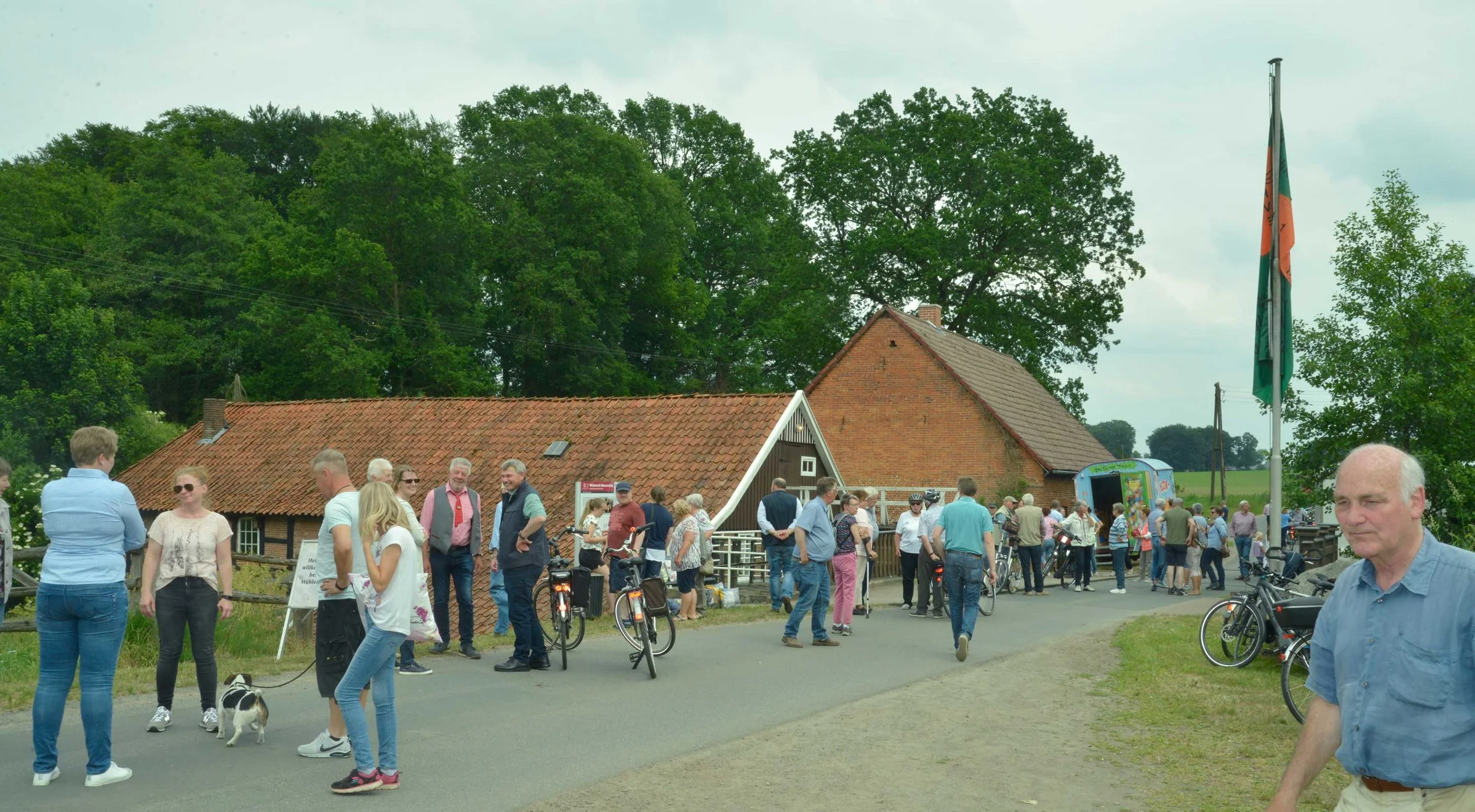Reges Kommen und Gehen zeugte davon, dass vielen Besucher beim Mühlentag mehrere Mühlen ansteuerten.