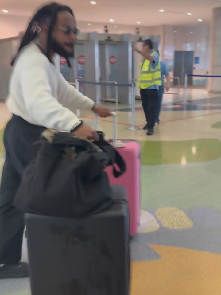 Walked through November like I was DLO BROWN 🚶🏾&zwj;♂️🚶🏾&zwj;♂️🚶🏾&zwj;♂️🚶🏾&zwj;♂️

#walking #marshall #dlobrown