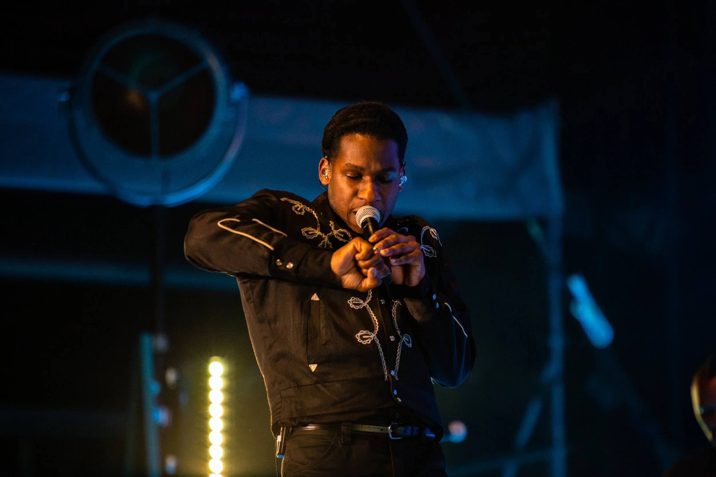 2018_09_18_BigSkyBrewing_LeonBridges_TomAttwater_046.JPG