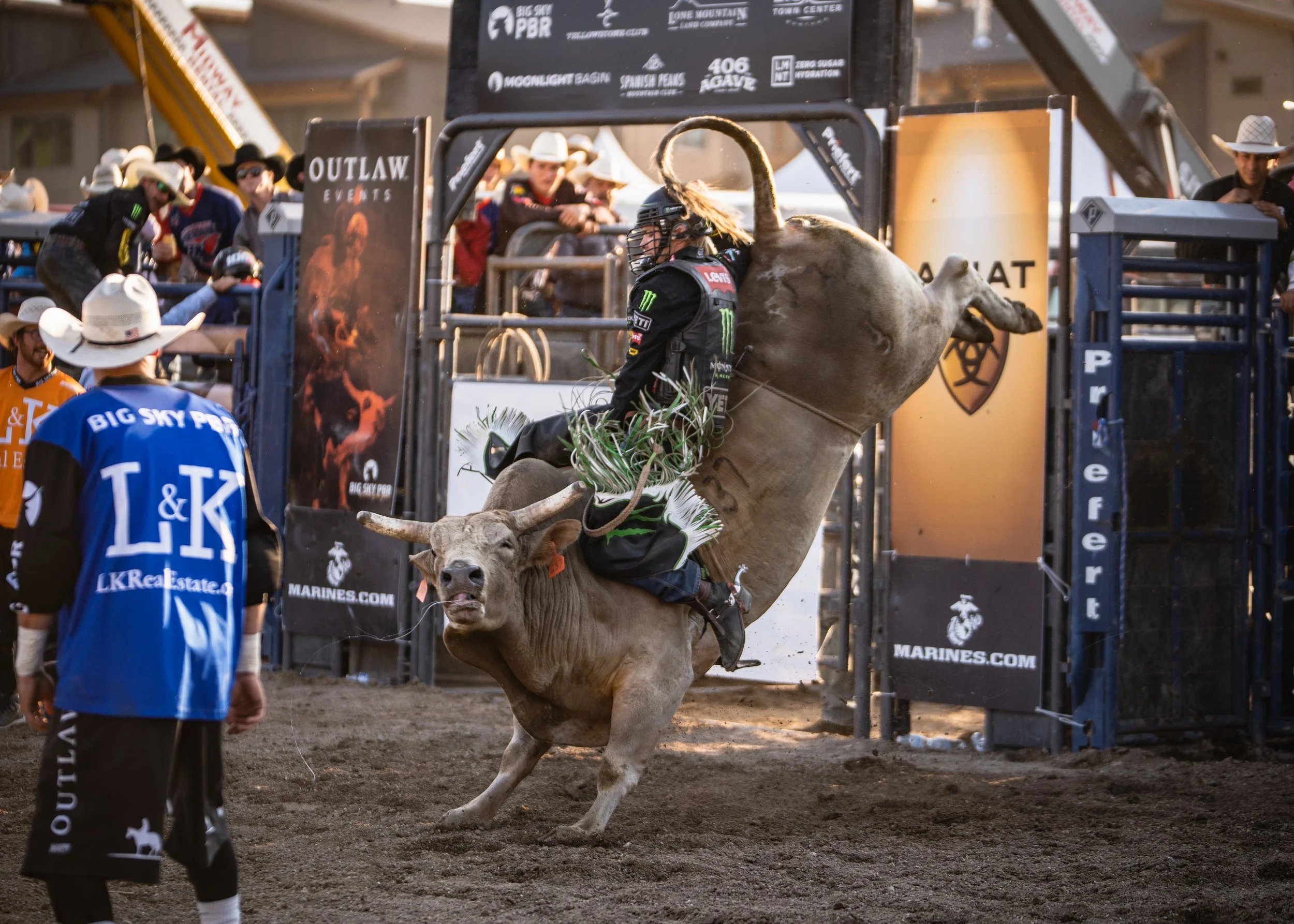 2022_07_22_Outlaw_PBRRodeo_Night1_TomAttwater-6.jpg
