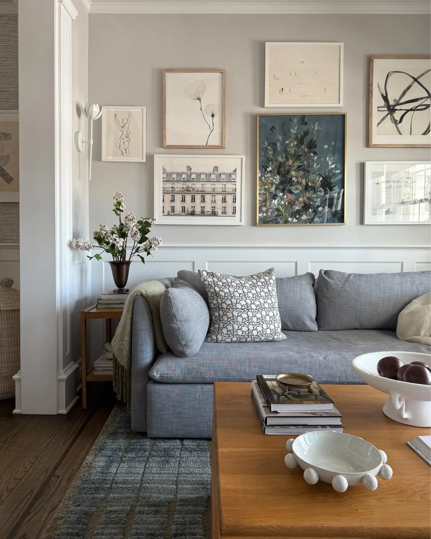 Happy Friday! This brass vase is a fast favorite&hellip; I love the shape and the weight of it &mdash; sturdy enough to hold several of your largest and heaviest stems! Linking it along with a few other spring picks from the new @mcgeeandco collectio