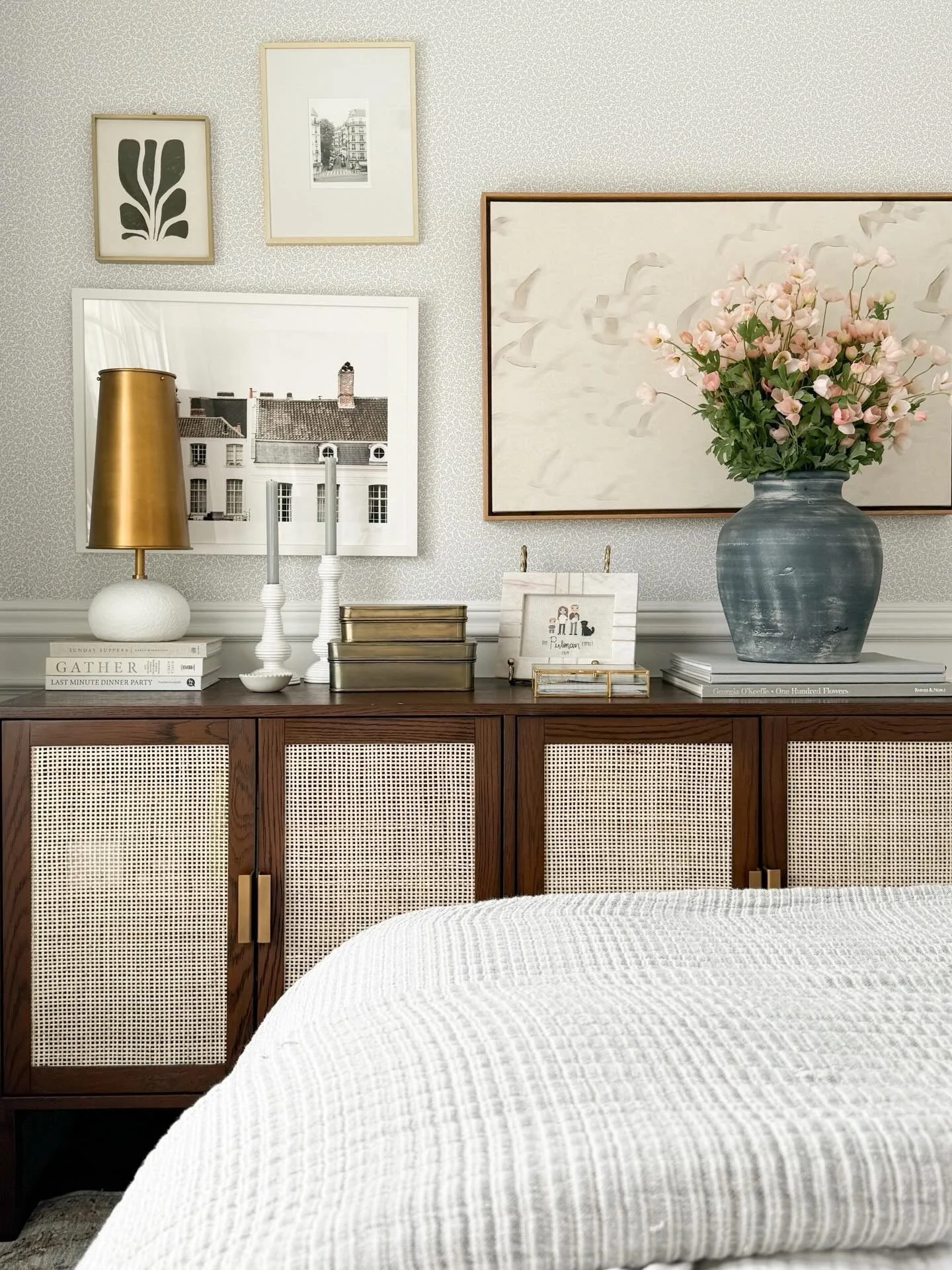 Never met a gallery wall I didn&rsquo;t love!

Comment SHOP below to receive a DM with the link to this post on my LTK ⬇ https://liketk.it/5RNb3 #ltkhome #ltkseasonal #ltksalealert #hometour #gallerywallinspo