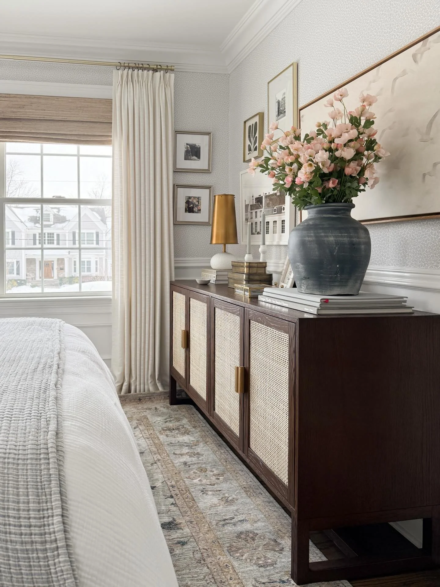 Something new just before the weekend&hellip; 

I added this rug from @loloirugs x @magnolia @joannagaines to our guest bedroom and it&rsquo;s a stunner! This is the Millie in Sky/Gold but I&rsquo;m linking all styles. On sale for President&rsquo;s D