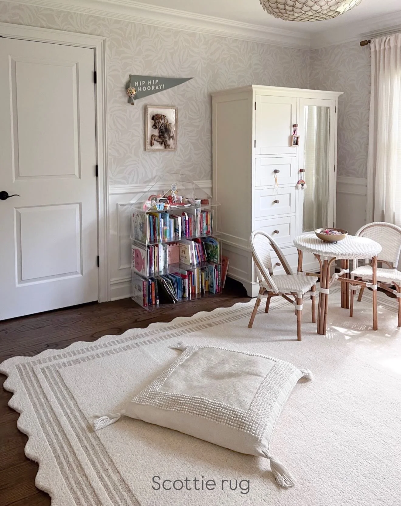 So many of my favorite Loloi rugs are on sale this weekend for President&rsquo;s Day! Our kitchen runner, basement rugs, Ava&rsquo;s scalloped rug, our den rug, my favorite new bedroom rug and more&hellip; 

Comment SHOP below to receive a DM with th