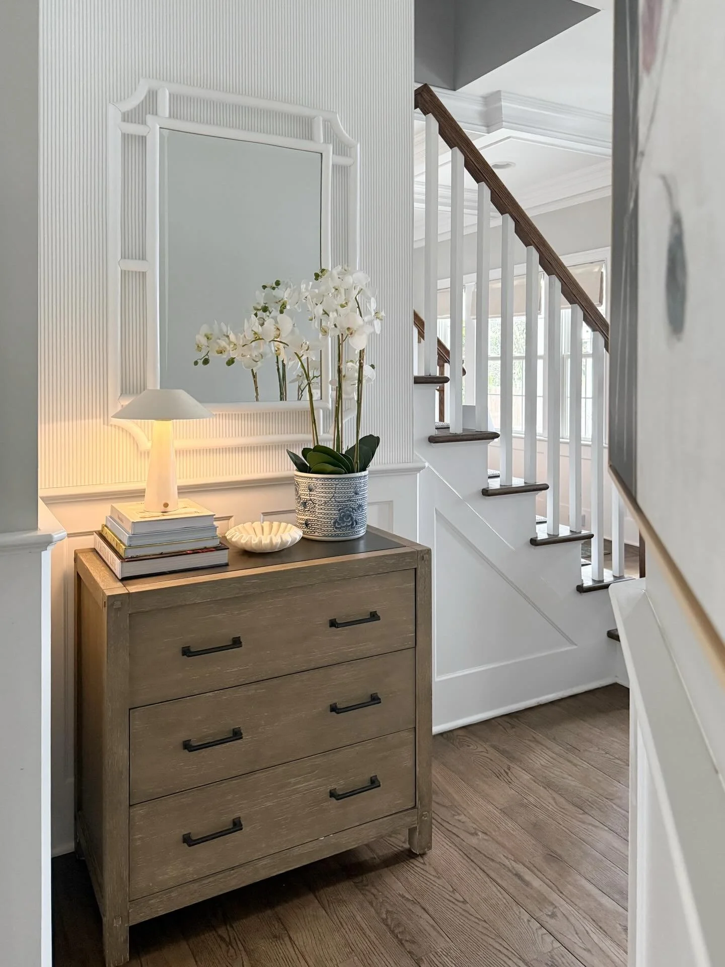 A new little addition to our entryway and I didn&rsquo;t even need to call an electrician 👀 

I added this super cute cordless lamp to our entry because we were in desperate need of more light but there are zero outlets nearby &mdash; and how cute i