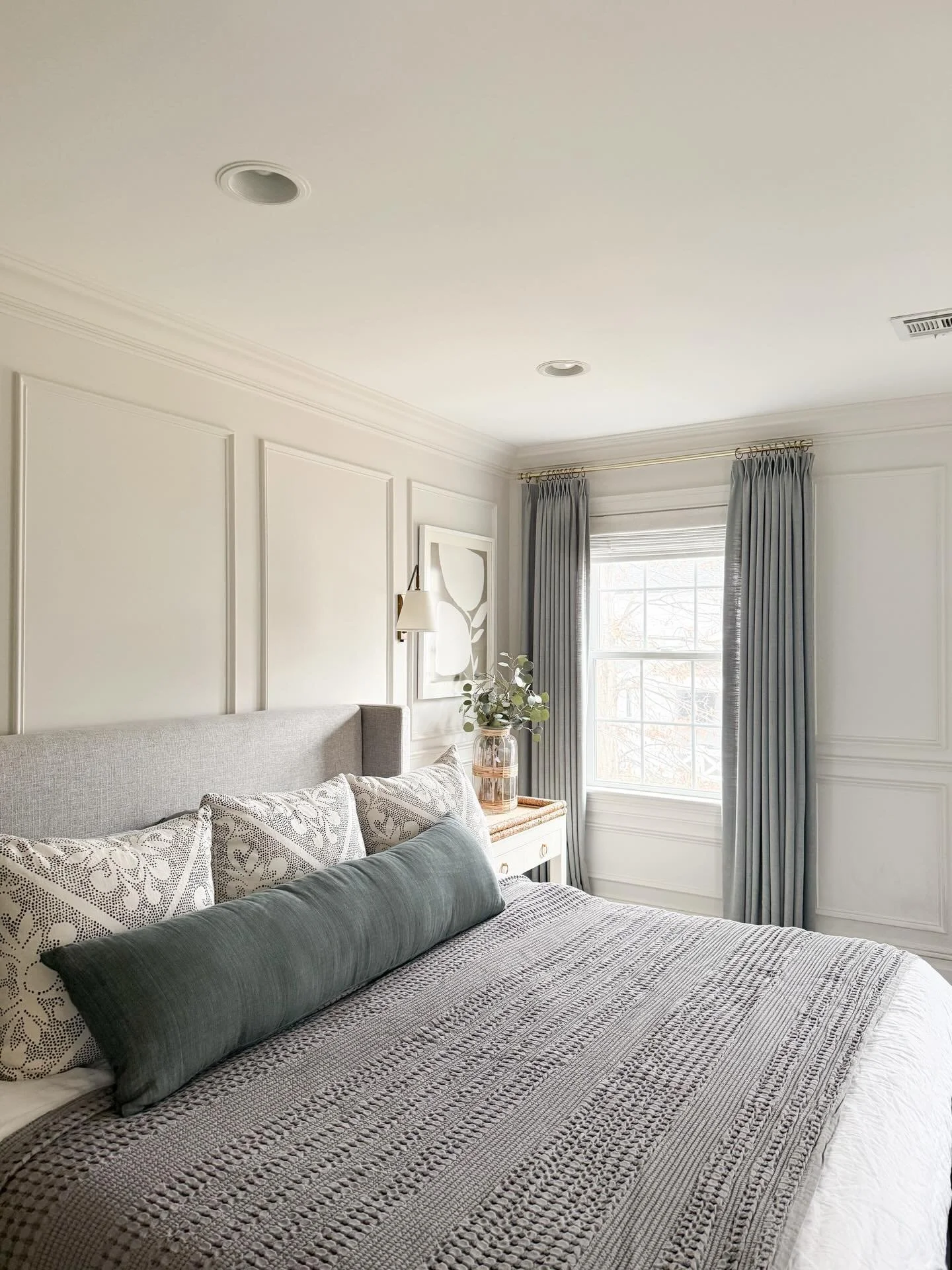 A little bedding refresh is always a good idea and my go-to sheet set (and so many other bedding favorites) are on sale right now!! 

Comment SHOP below to receive a DM with the link to this post on my LTK ⬇ https://liketk.it/60sgB #ltksalealert #ltk