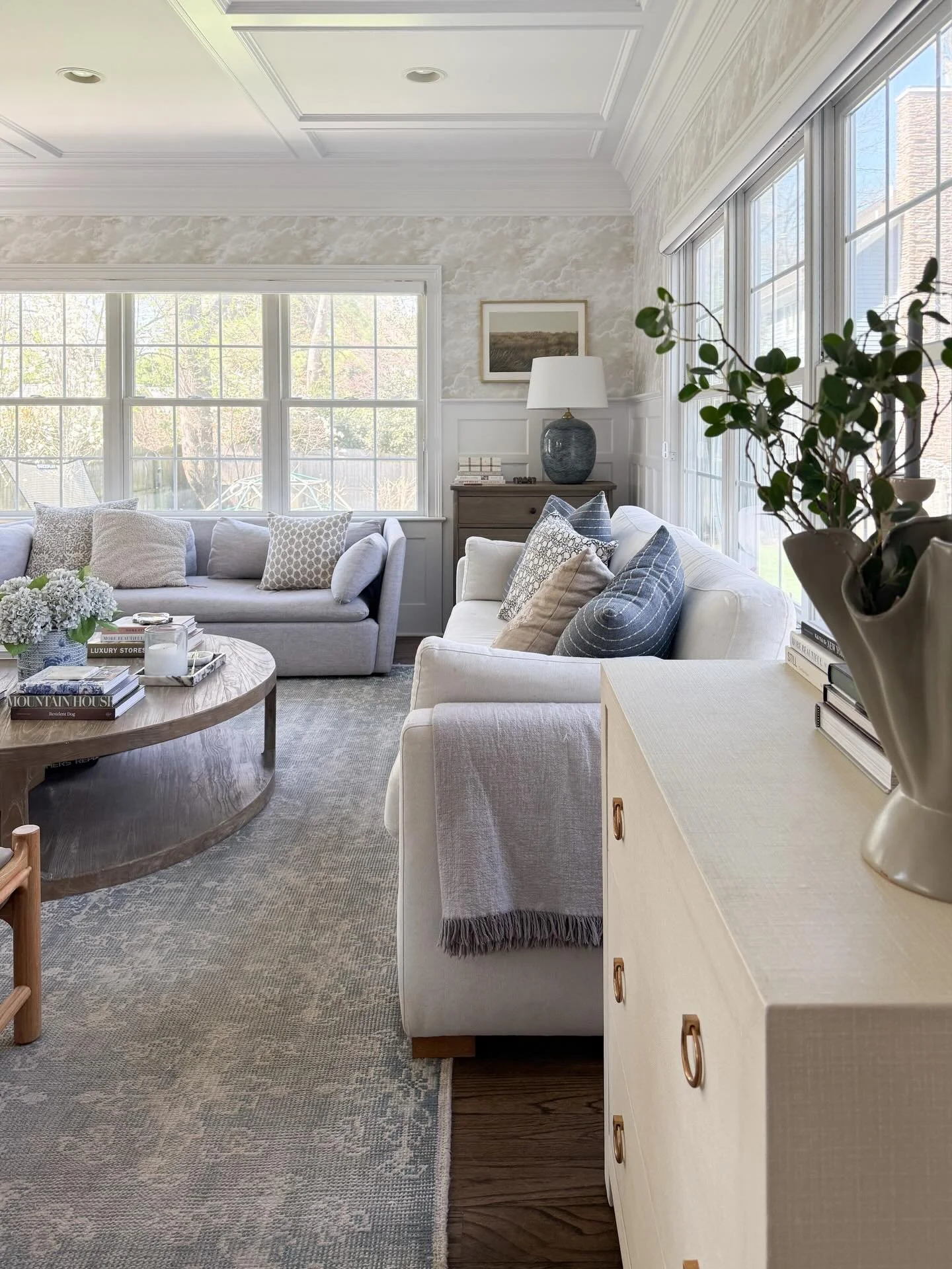 Weekend ready 🙌🏻

So many home sales kicking off today&hellip; Comment SHOP below to receive a DM with the link to this post on my LTK ⬇ https://liketk.it/65Si8 #ltkseasonal #ltkhome #ltkdayinmylife

Living room, living room inspo, living room deco