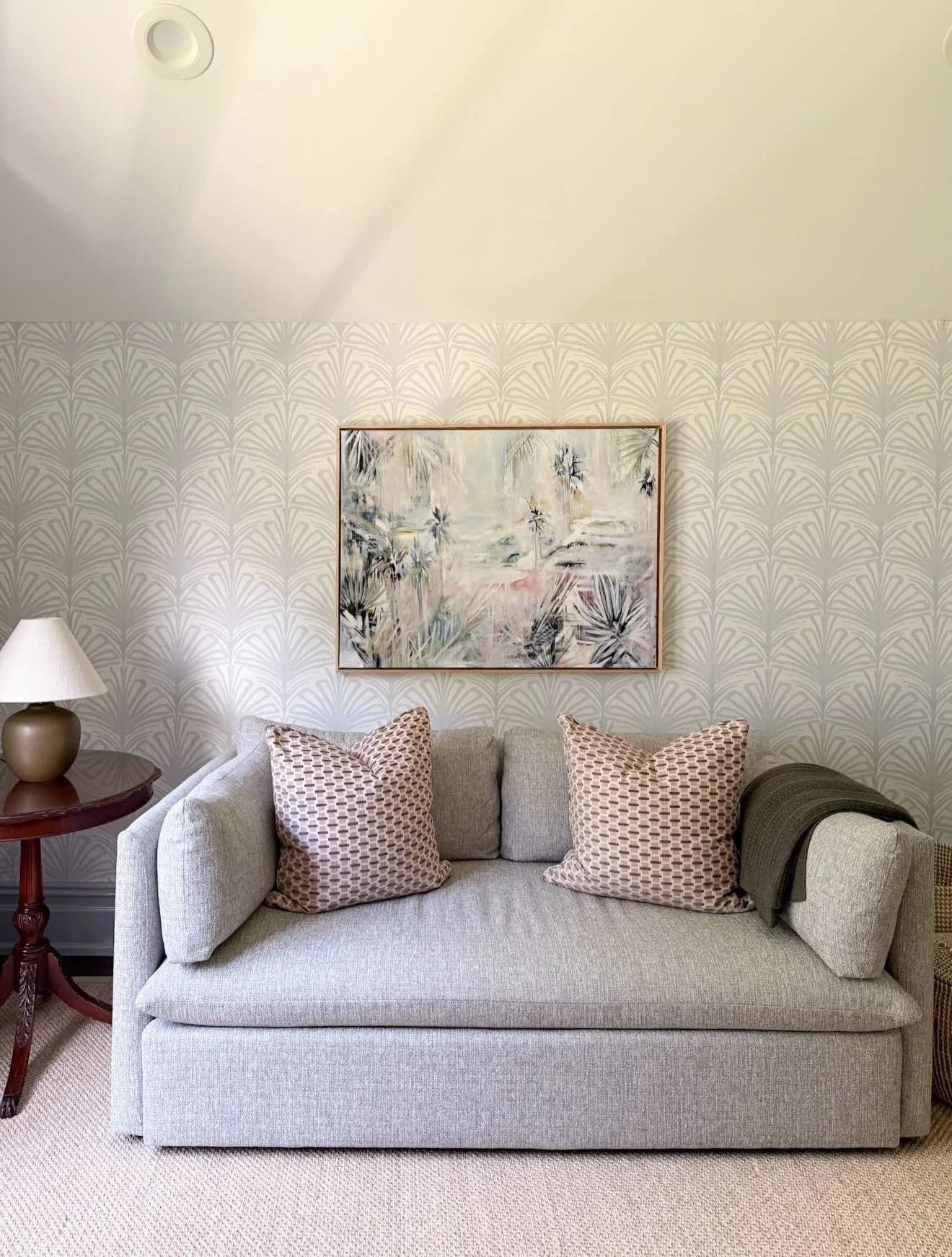 The prettiest wallpaper and blue painted trim 🙌🏻

Comment SHOP below to receive a DM with the link to this post on my LTK ⬇ https://liketk.it/6cNCz #LTKSaleAlert #LTKHome #LTKdayinmylife