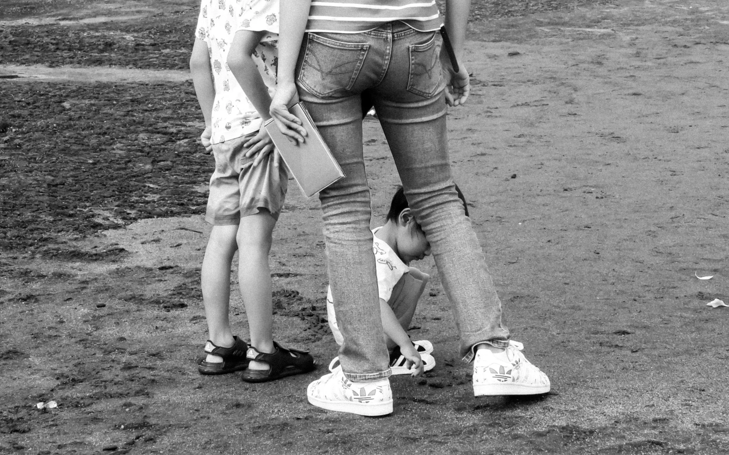 #1618 -Temp or Perm: Live in Housekeeper/Nanny/Mothers help required - Wiltshire, SP11 - to start ASAP