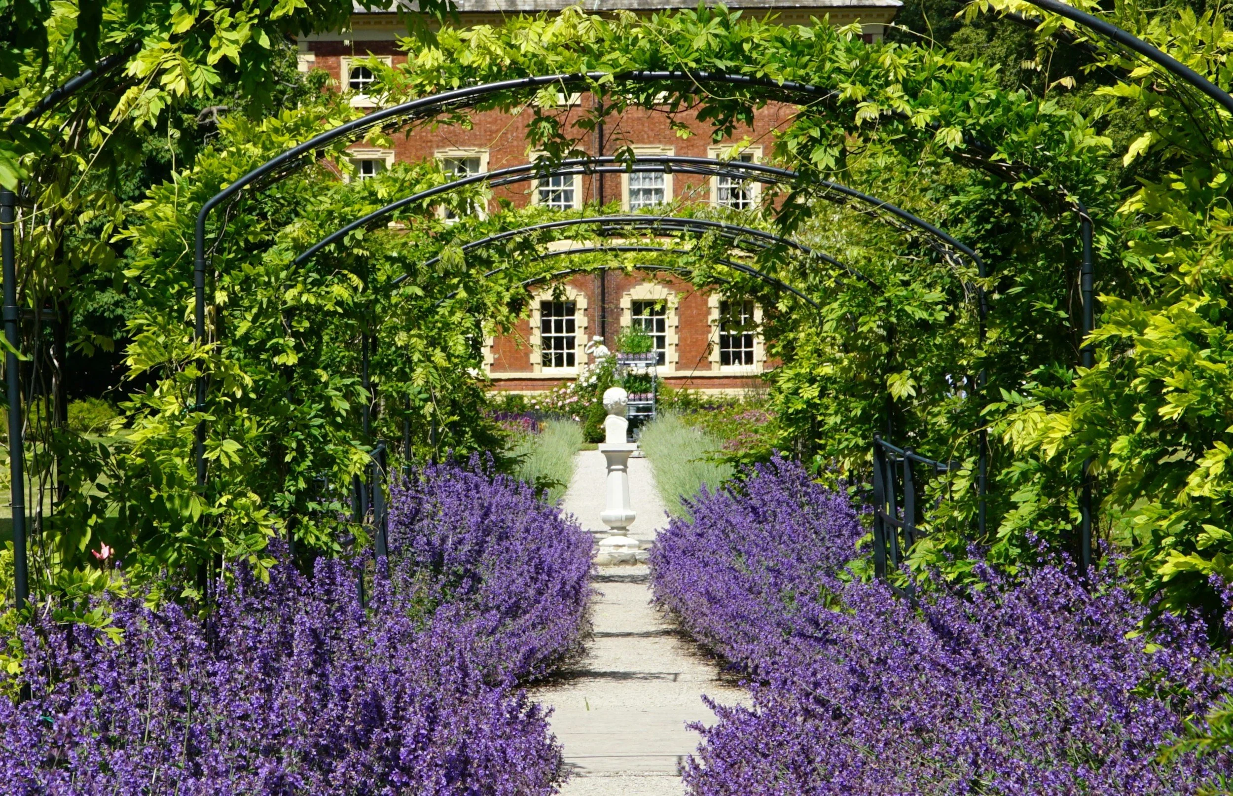  #1696 - HOUSEKEEPER – LIVE-IN | UHNW PRIVATE ESTATE - Stow-on-the-Wold, Gloucestershire