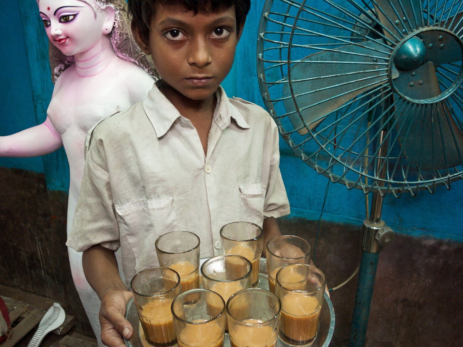 bangladesh-boy-chai-tea.jpg