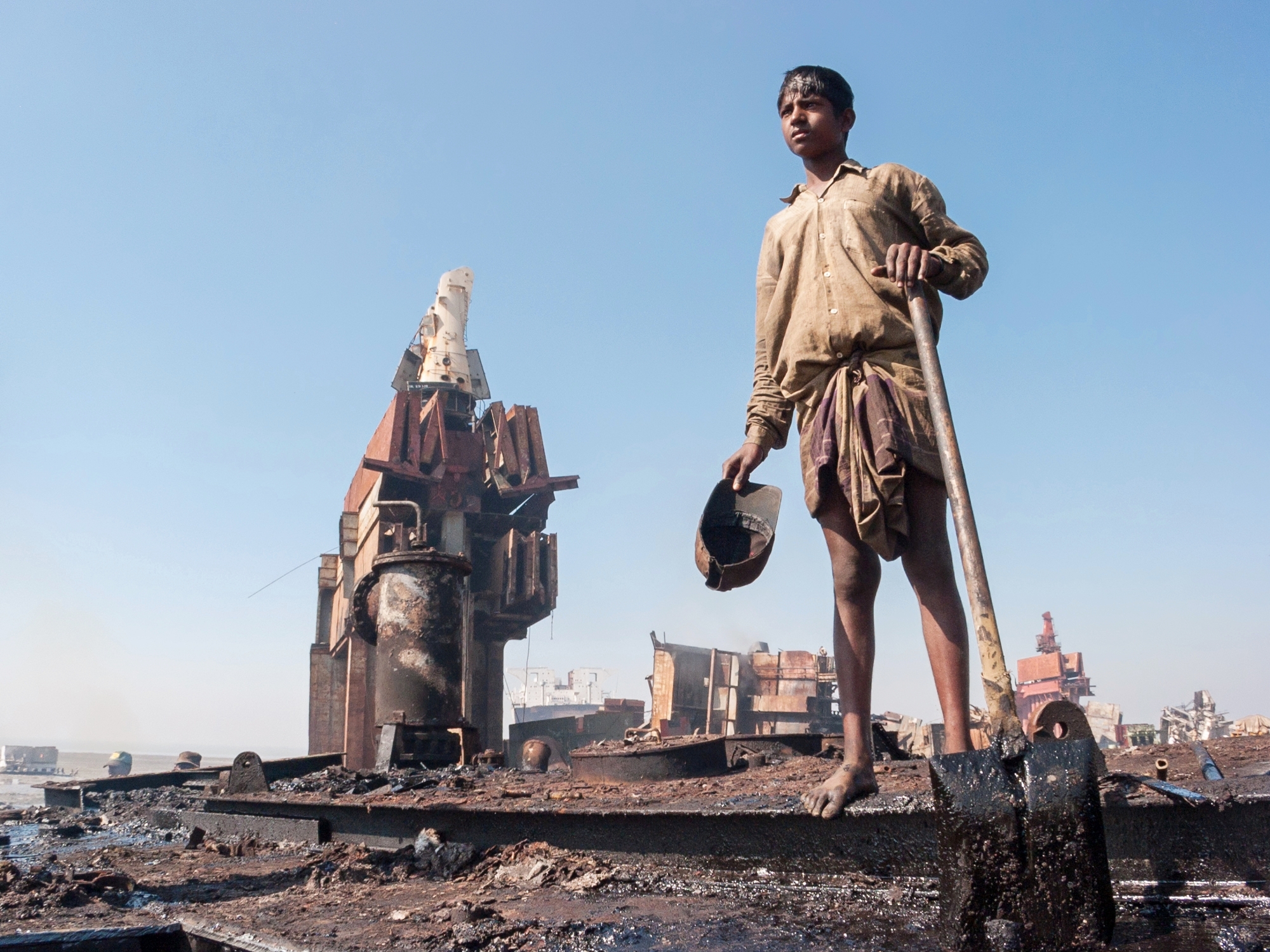 bangladesh-chittagong-shipbreaking-boy.jpg