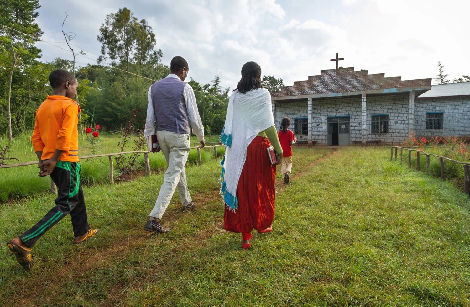 OPEN THIS PUBLICATION PRACTICING FAITH: ENGAGING FAITH LEADERS FOR BETTER MATERNAL HEALTH