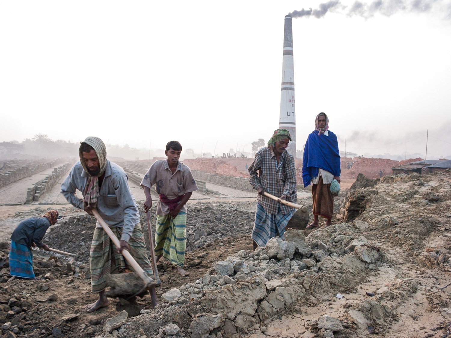 bangladesh-brick-factory-laborers.jpg