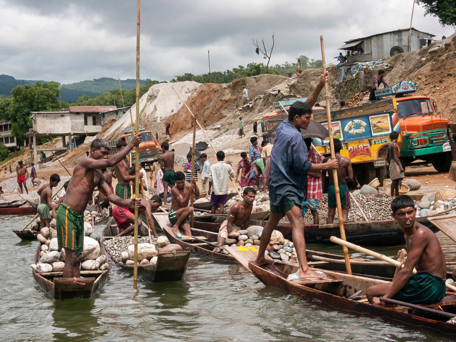 bangladesh-jaflong-sylhet-workers-stones.jpg