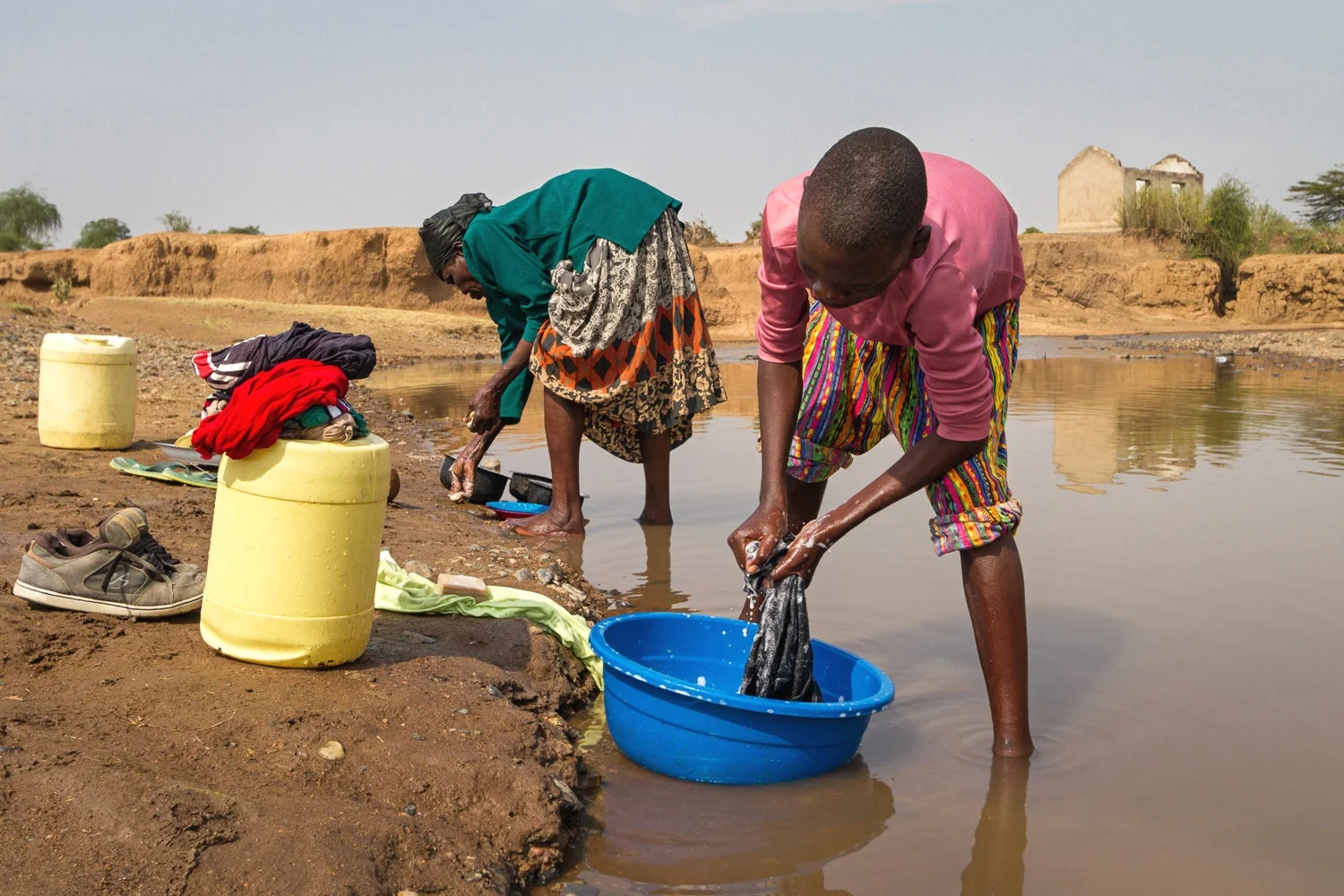 OPEN THIS PUBLICATION A CUP OF WATER: FULFILLING CHILDREN'S DREAMS THROUGH WASH