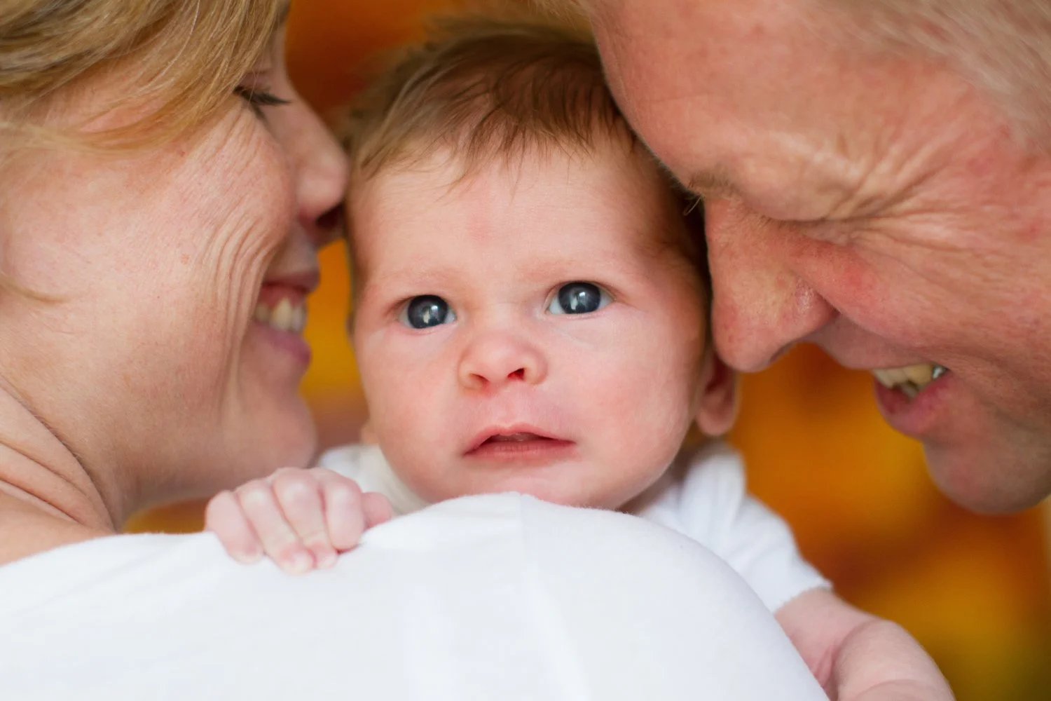 web-parents-with-child.jpg