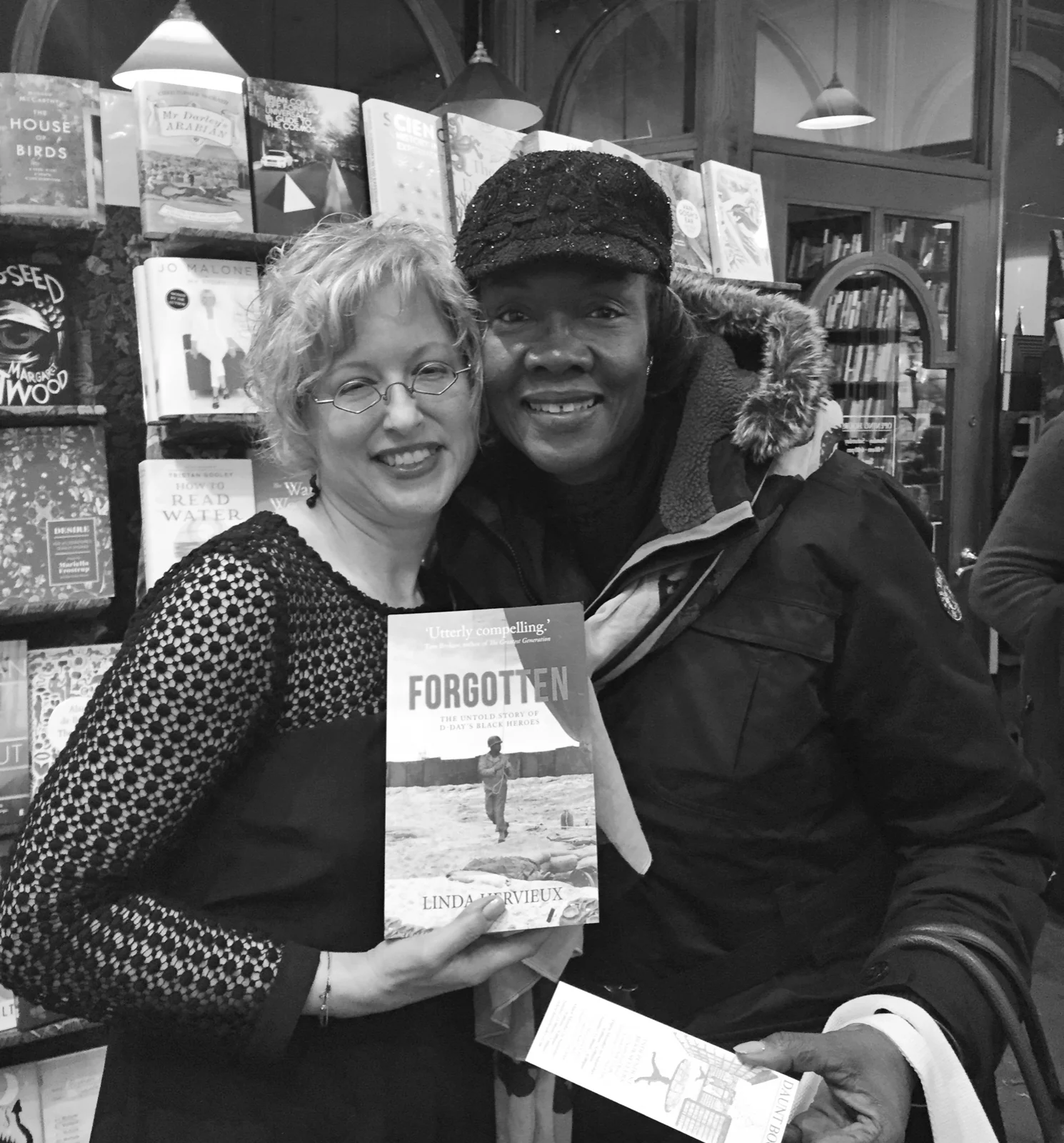 Lovely Dannielle reached out to Linda after hearing about her book. She was in London visiting her daughter and grandchildren and with little time to spare, graciously made time to come to Daunt. 