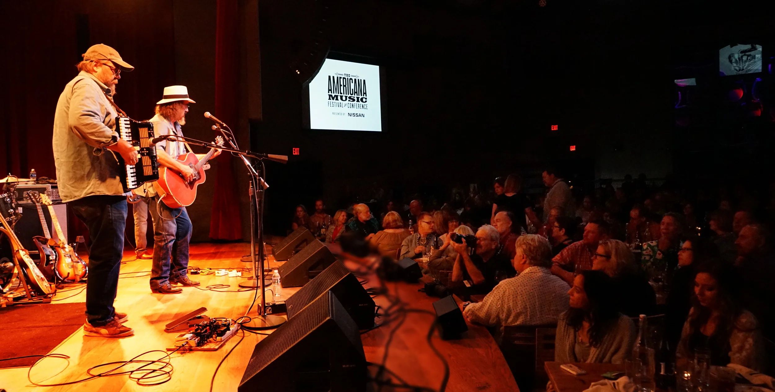 James McMurtry full crowd2.JPG