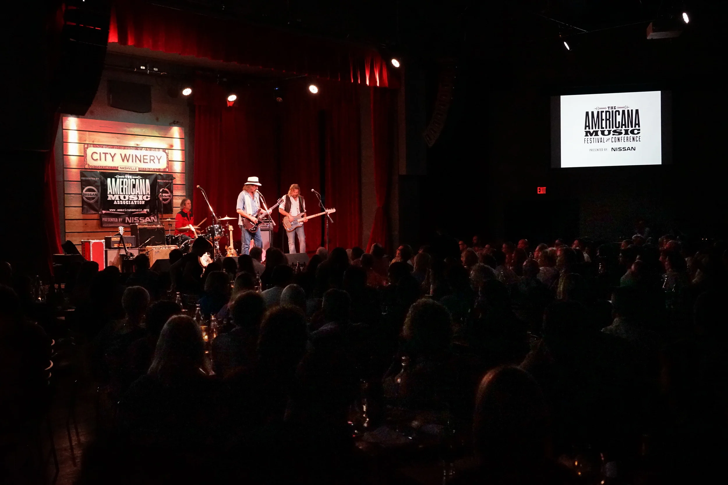 James McMurtry full crowd.JPG