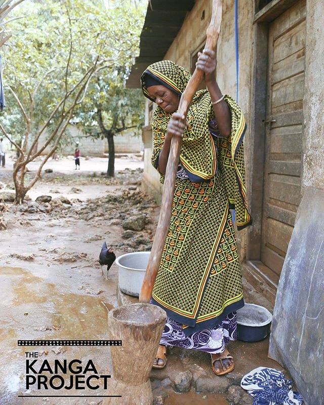 A mother at Tumbatu Island prepares a meal in her traditional printed Kanga 
#kangamovement #kangacrush #charity #tanzania #zanzibar #zanzibarcharity #africacharity #supportthecause #liveauthentic #travelafrica #visiterlafrique #dynamicafrica #sendjo