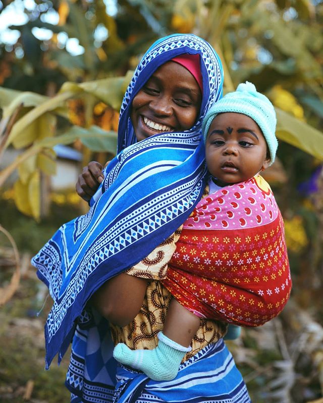 Here's to the Mamas out there trying to rebalance themselves into a new life.  Learning to work with the moments. Processing the immense love. Adjusting to a new way. Juggling all of life's priorities. Trying hard not to lose themselves in the journe