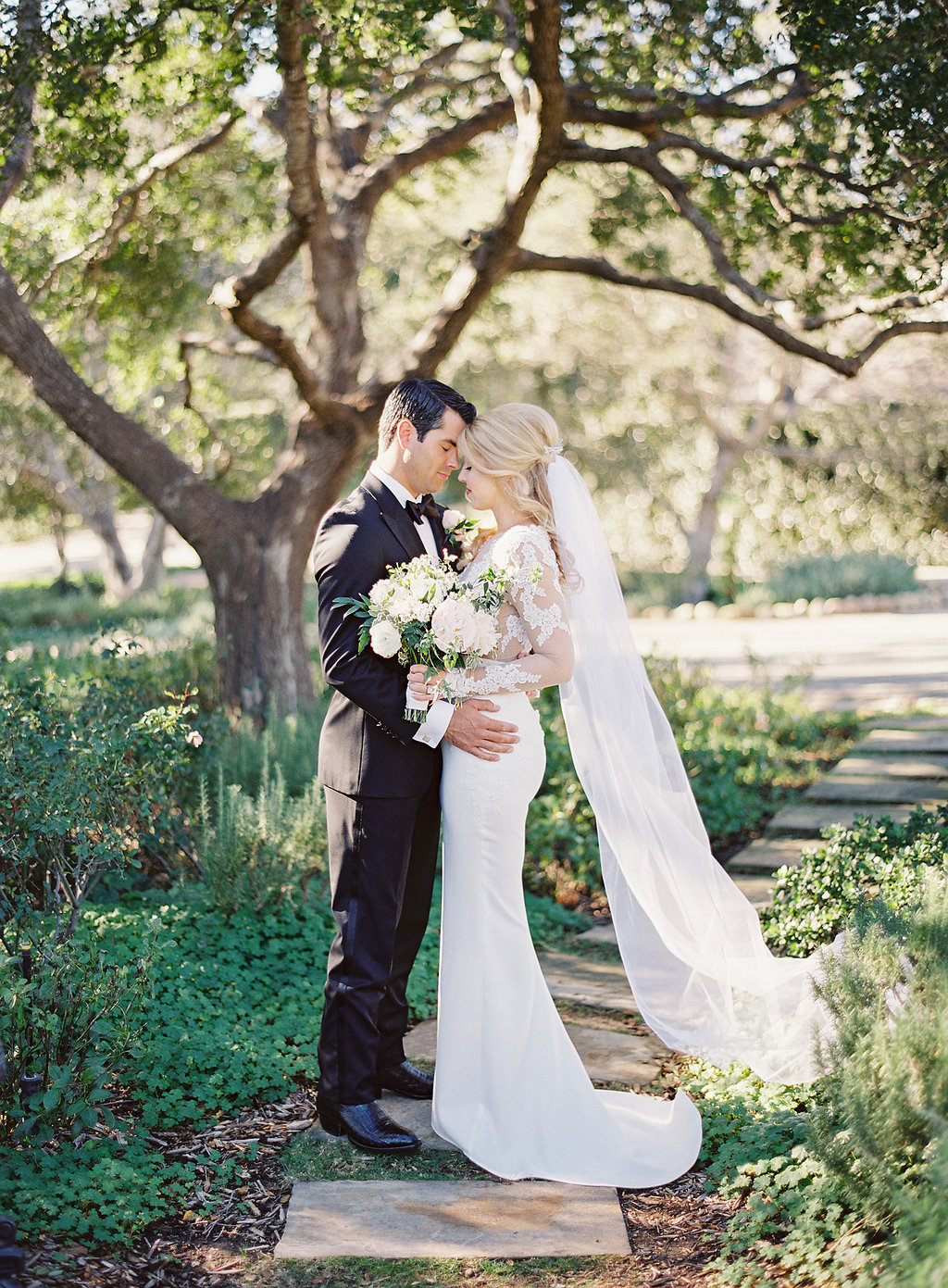 San Ysidro Ranch Wedding | Cody Floral Design | Santa Barbara Wedding Florist | Photography by The Great Romance