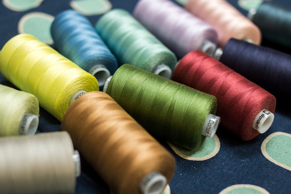 Wonderfil Konfetti Bubble Gum Pink Thread 50 wt Cotton Mini Spool – Mashe  Modern Fabric and Quilting