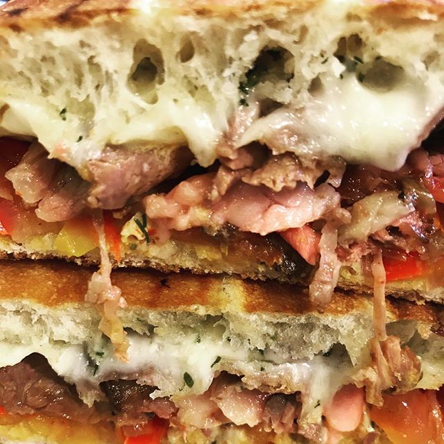 Roast Beef with roasted peppers, provolone and herb mayo #tryme #sandwich #eeeeeats #hot🔥