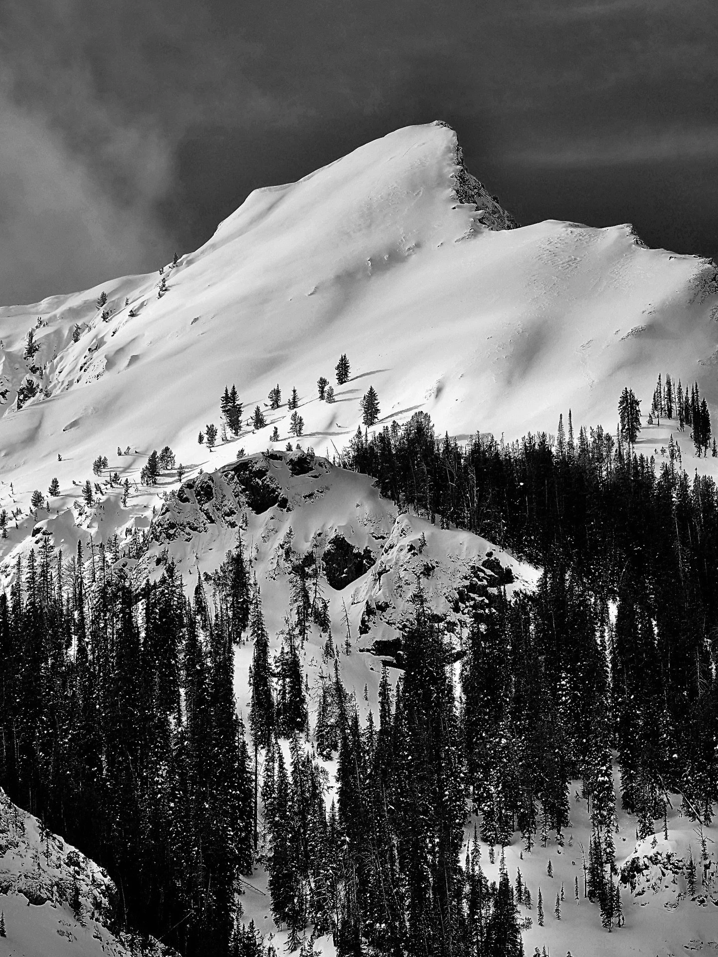 Winter still has plenty to give&hellip;&hellip;.Most of it just sits higher up and takes longer to show itself.

I wrote a short piece on the blog about why I don&rsquo;t think winter is finished yet. Link in bio.

📷 @hikenhi  Thank you Ken for lett