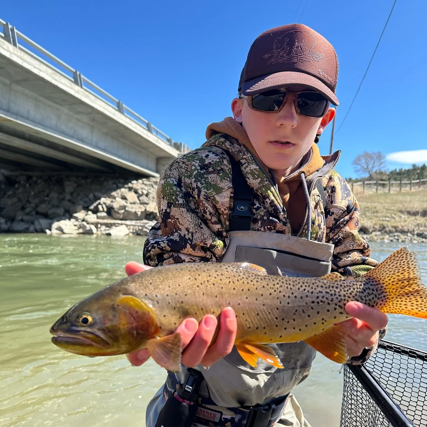 Walk‑and‑wade on a major Yellowstone tributary east of town with guide Matt Kelly, finding a client a native Yellowstone cutthroat in cold, clean water.

#YellowstoneCutthroat
#YellowstoneRiver
#YellowstoneTributaries
#NativeTrout
#MontanaFlyFishing