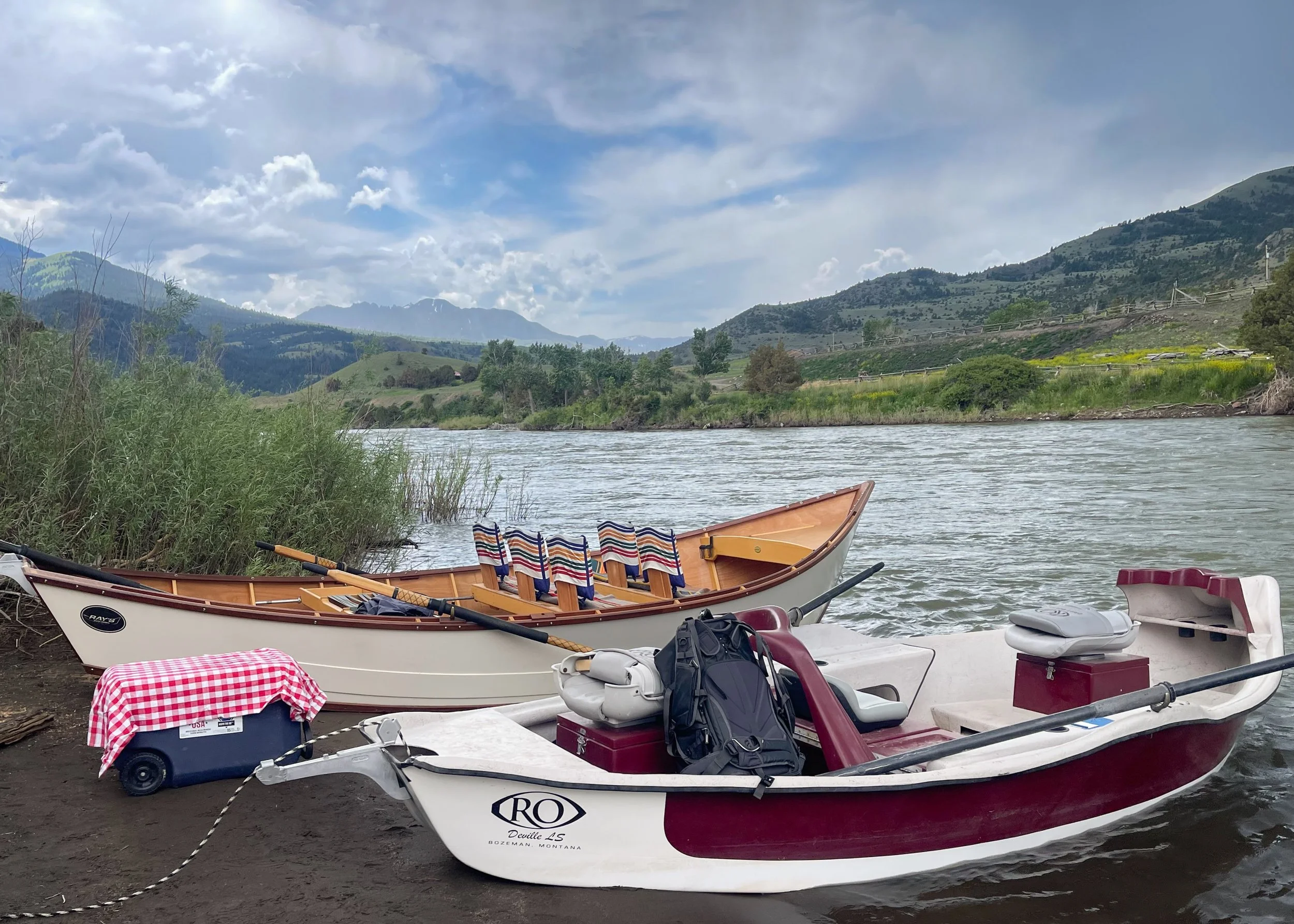 Two guides&hellip;..Two boats&hellip;&hellip;.One river day together&hellip;&hellip;..One guide rows the drift boat for the anglers while the other rows the wooden dory for a slow scenic cruise down the Yellowstone, so nobody has to split up. Tight h