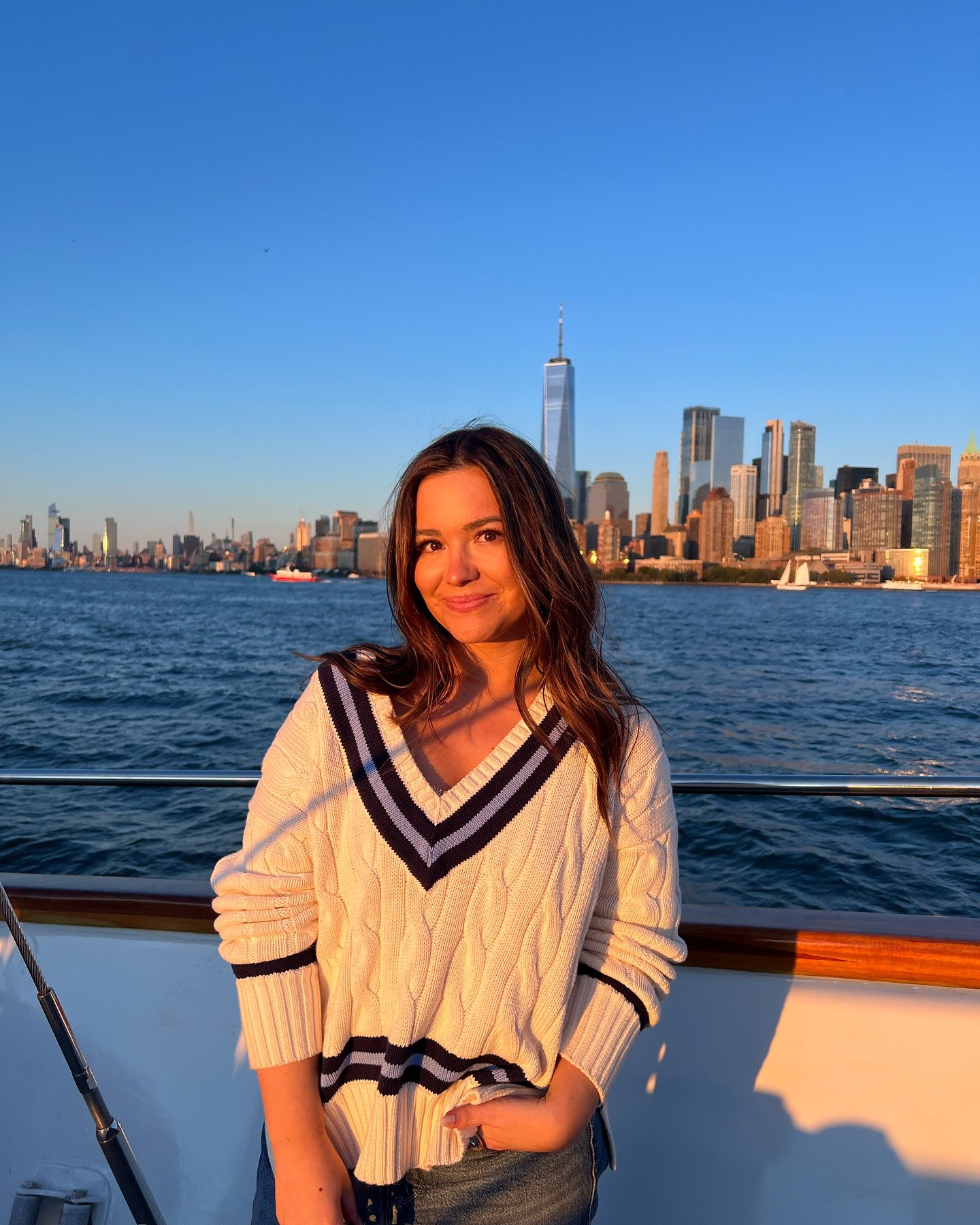 ⚓️ we&rsquo;ve all been swept away ⚓️ Thursday roundup . what a night what a vibe . Don&rsquo;t miss the boat and get your tix for @sweptawaymusical now
@theartsinsider 
📷 by @katherinealice 
.
.
.

Photo descriptions: girl stands on a boat with Man