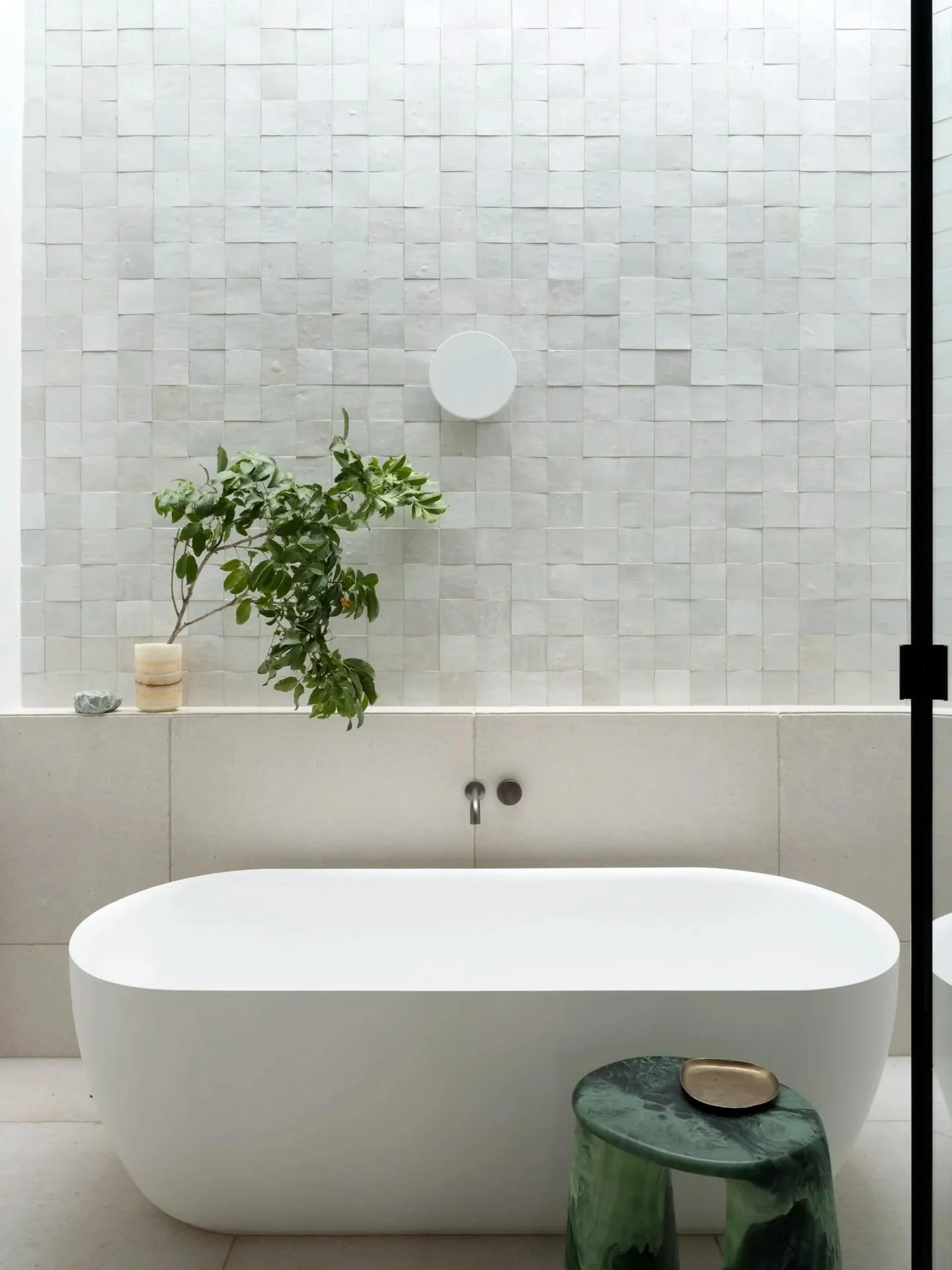 A bathroom designed to feel calm, quiet and easy to use.
Natural textures, soft tones and simple forms create a space that feels considered without being overworked. Everything has its place, allowing the materials and light to do the work.

Interior