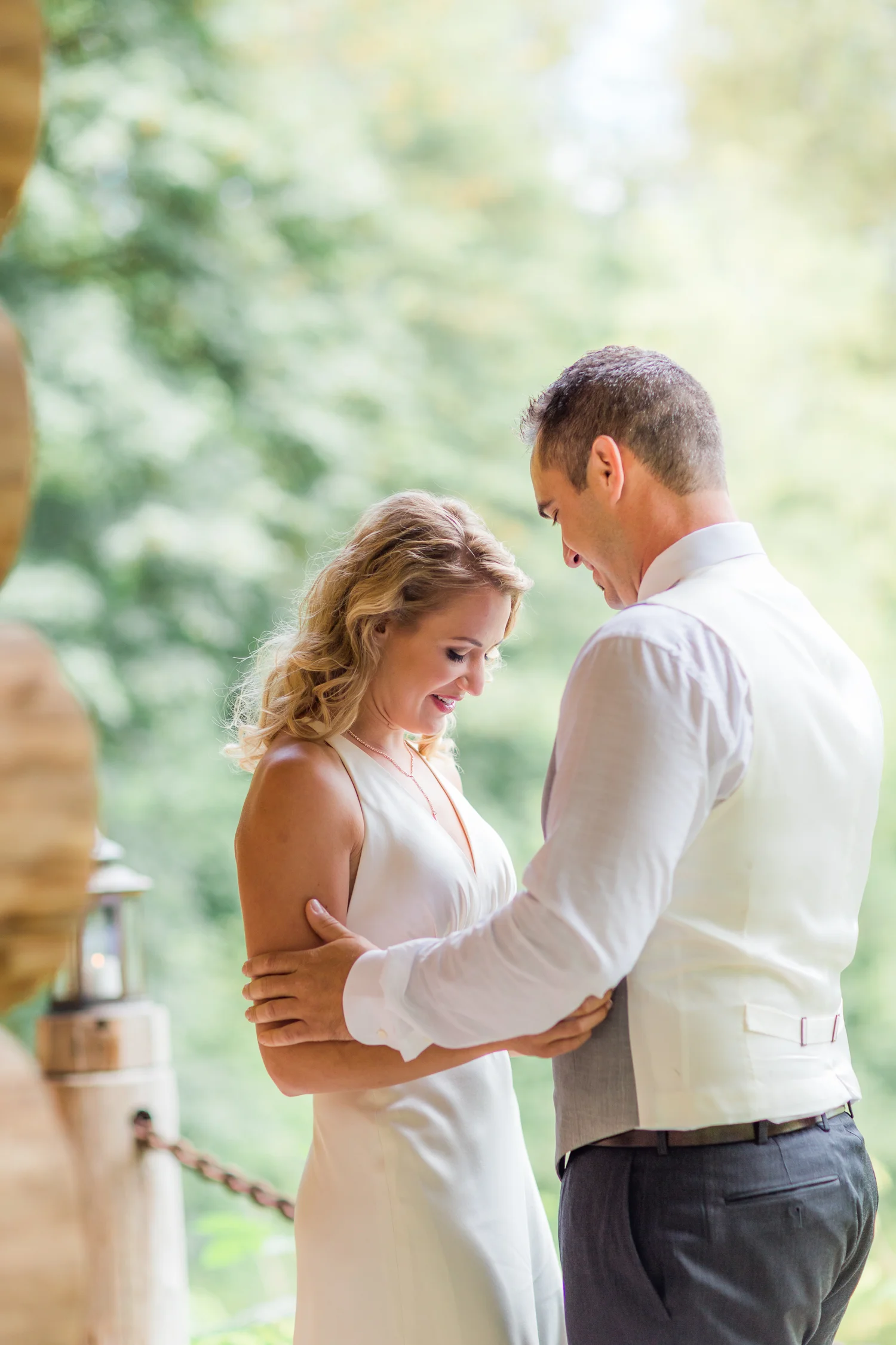 first-look-cabin-wedding-northwest-seattle-rustic-burlap-3.jpg