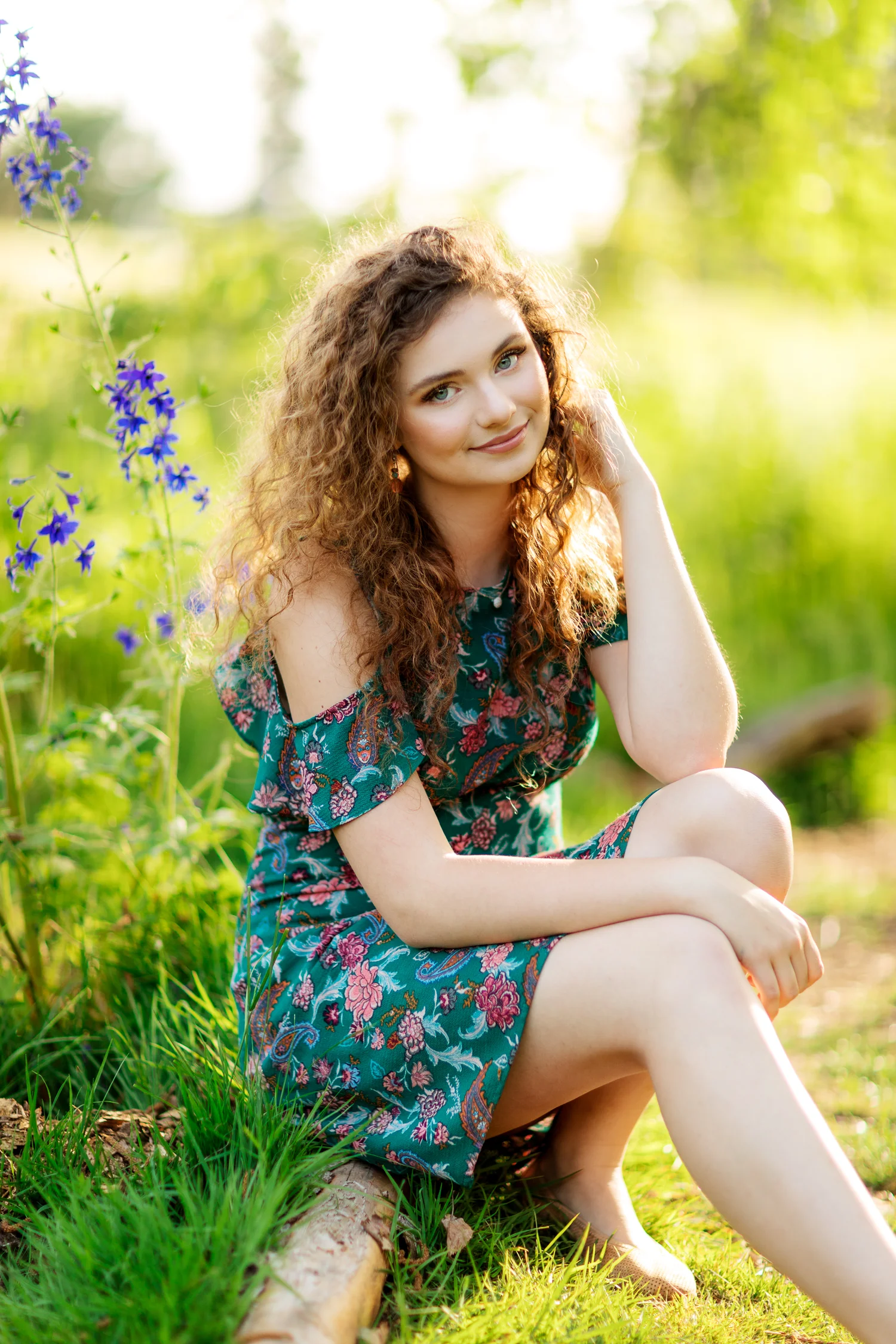 ariella-noelle-photography-seattle-area-senior-portraits-issaquah-highschool-photographer-skyline-bellevue-newport-juanita.jpg