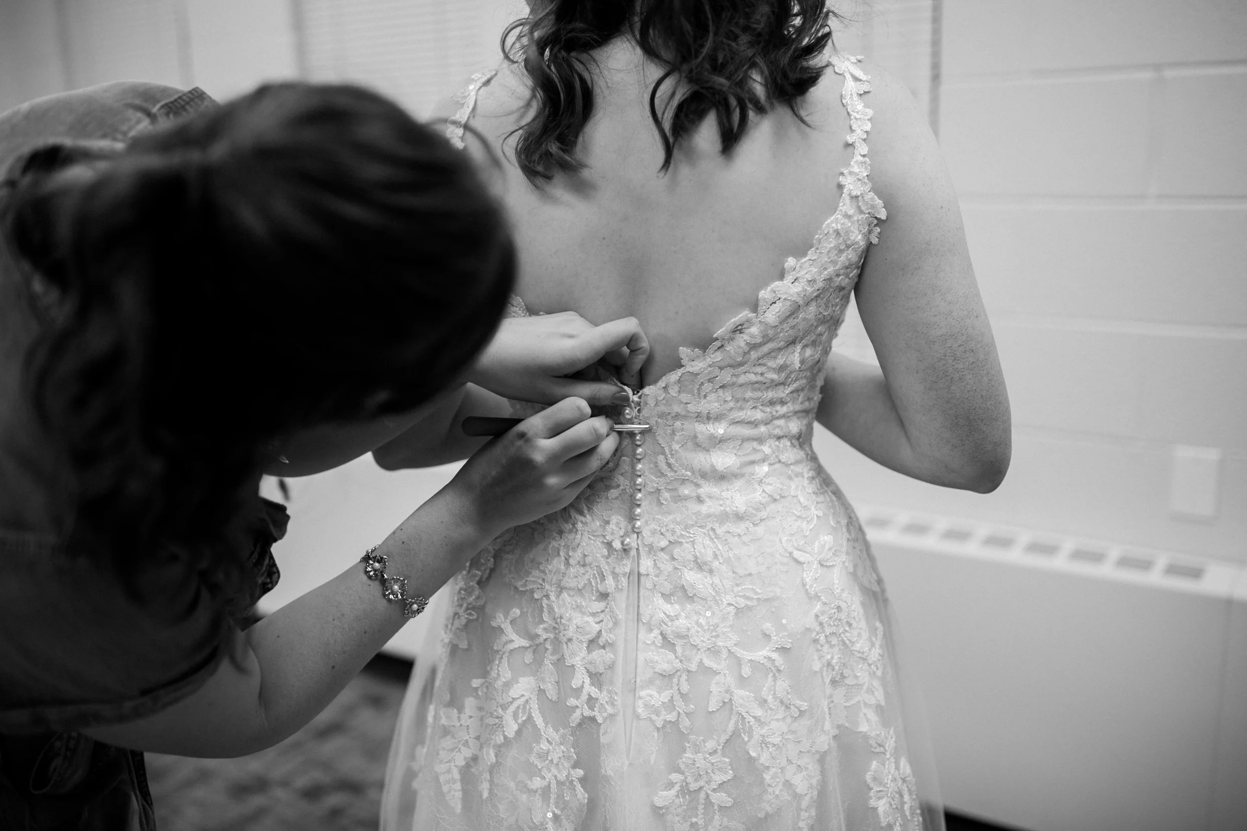 2021-11-Maggie-Ian-Preparations-Grand-Rapids-Wedding-Michigan-Wedding-Photographer-9.jpg