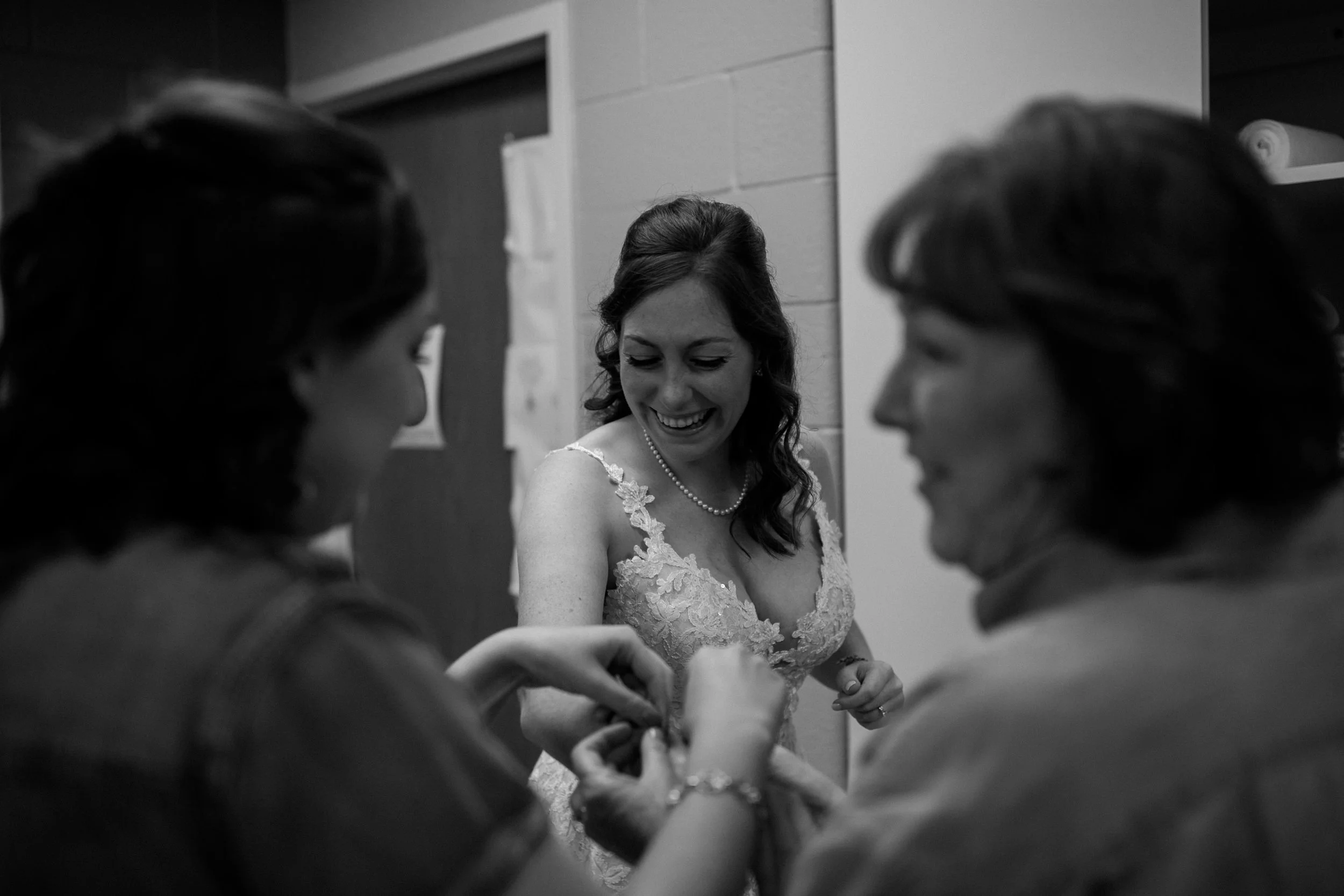 2021-11-Maggie-Ian-Preparations-Grand-Rapids-Wedding-Michigan-Wedding-Photographer-25.jpg