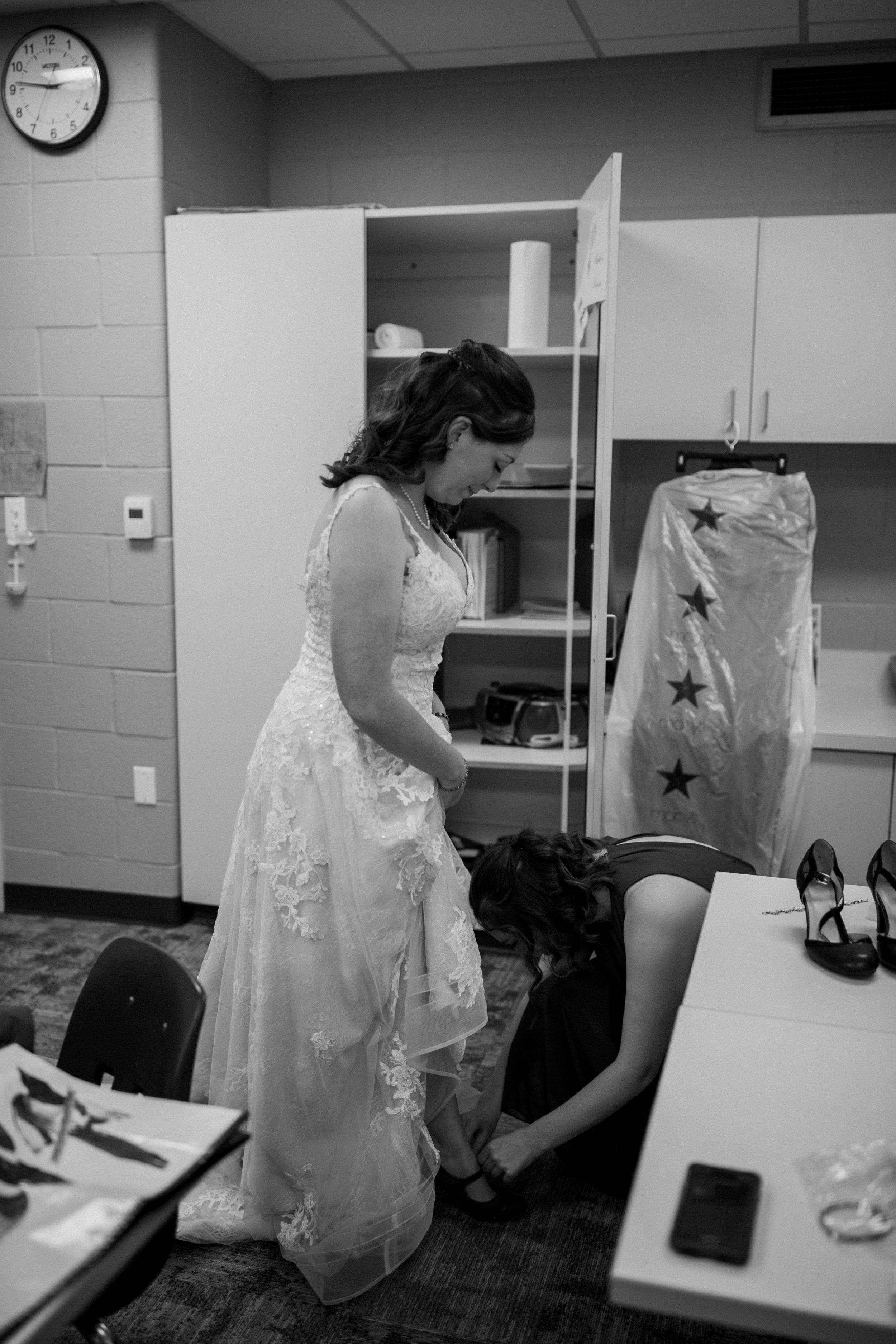 2021-11-Maggie-Ian-Preparations-Grand-Rapids-Wedding-Michigan-Wedding-Photographer-32.jpg