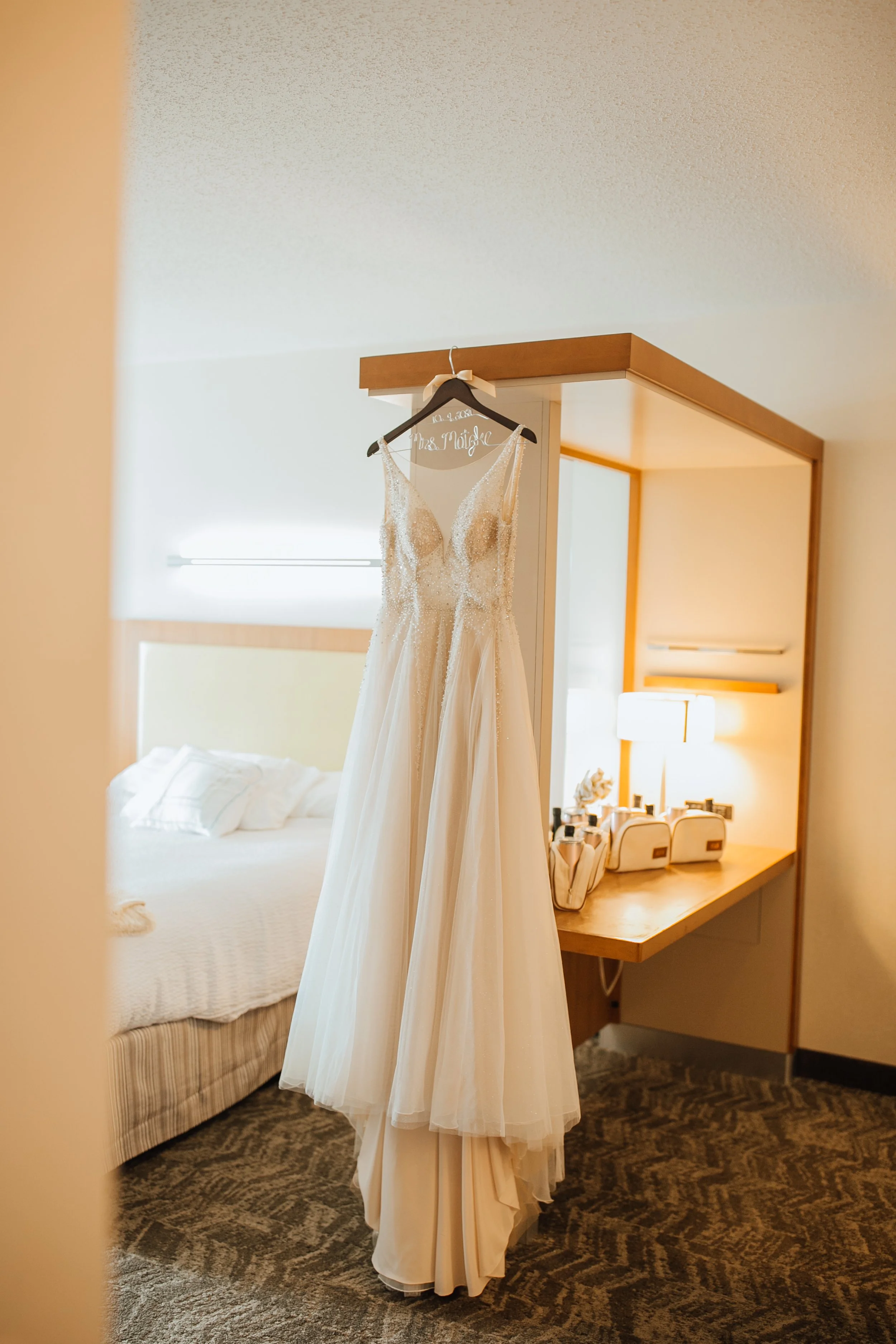 2021-10-Julie-Jon-Preparations-Clarkston-Wedding-Michigan-Wedding-Photographer-70.jpg