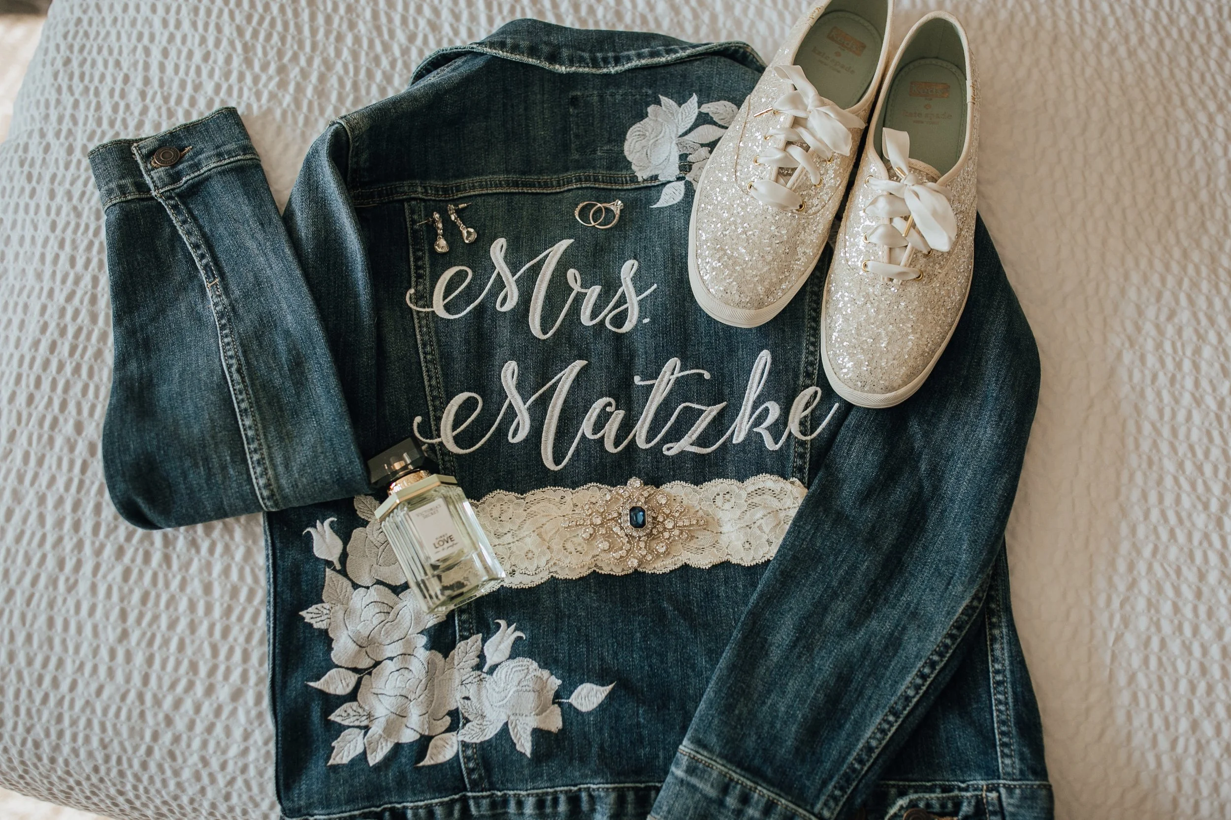 2021-10-Julie-Jon-Preparations-Clarkston-Wedding-Michigan-Wedding-Photographer-75.jpg