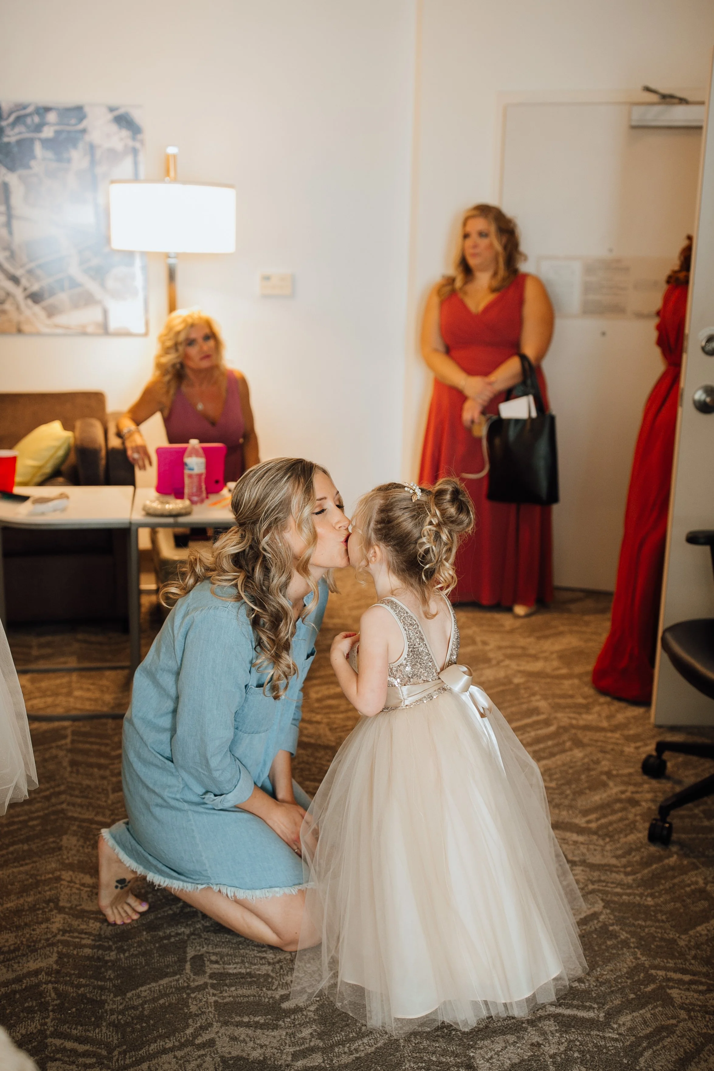 2021-10-Julie-Jon-Preparations-Clarkston-Wedding-Michigan-Wedding-Photographer-82.jpg