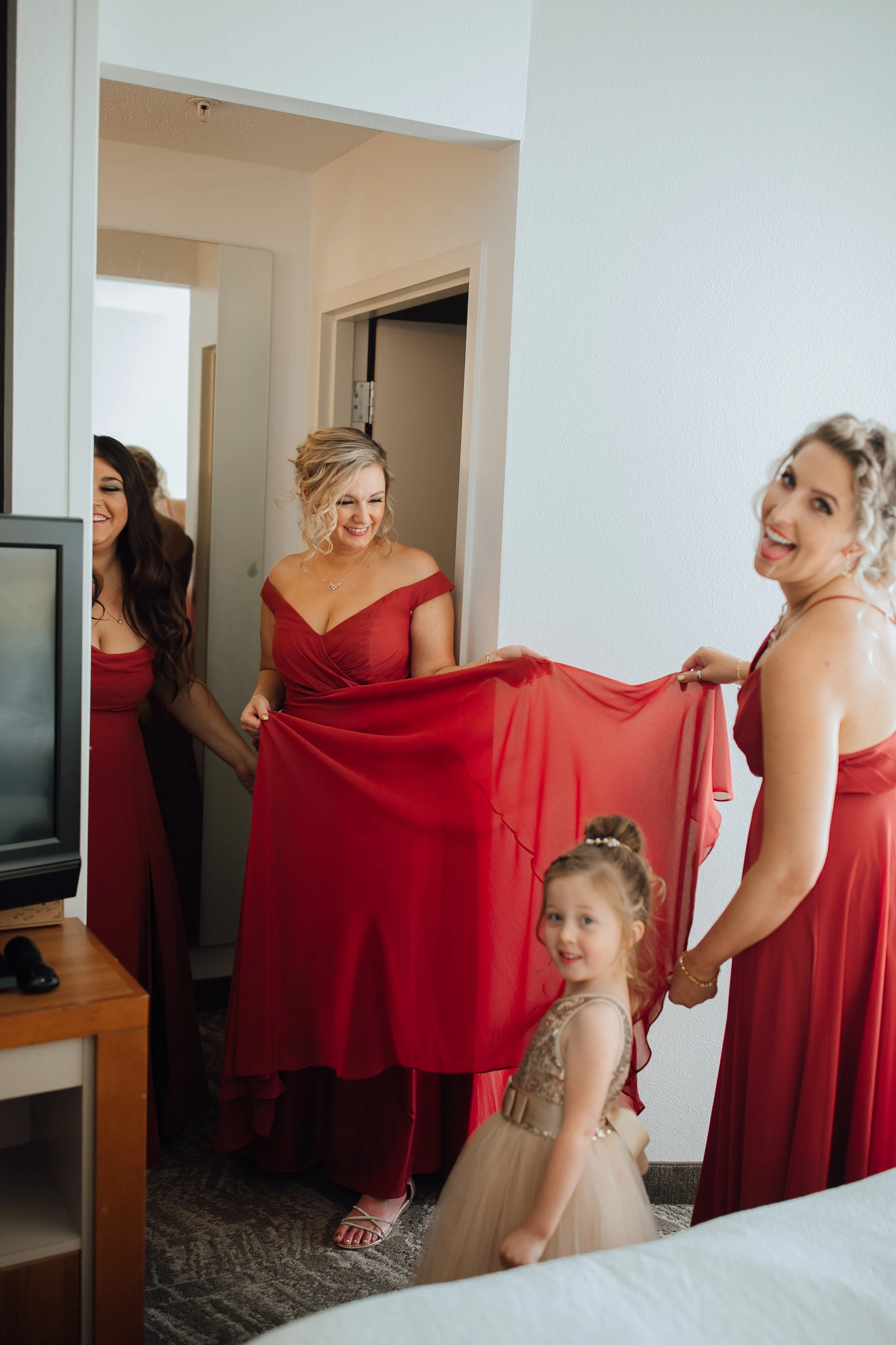 2021-10-Julie-Jon-Preparations-Clarkston-Wedding-Michigan-Wedding-Photographer-106.jpg